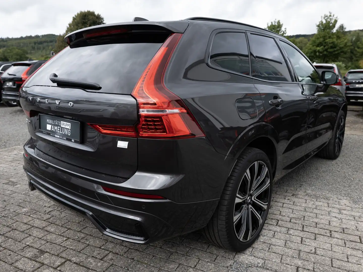 Volvo XC60 T8 AWD Recharge Plus Dark aus 1.Hand Grau - 2