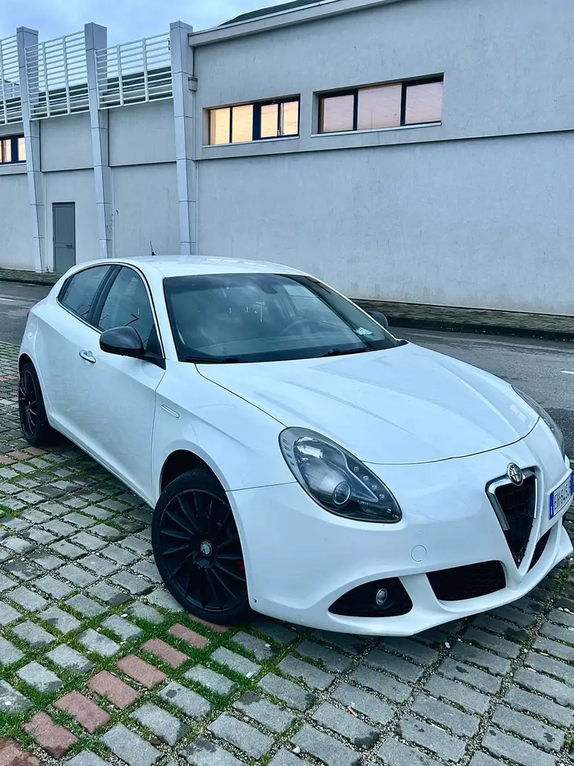 Alfa Romeo Giulietta 2.0 jtdm(2) Distinctive 140cv White - 1