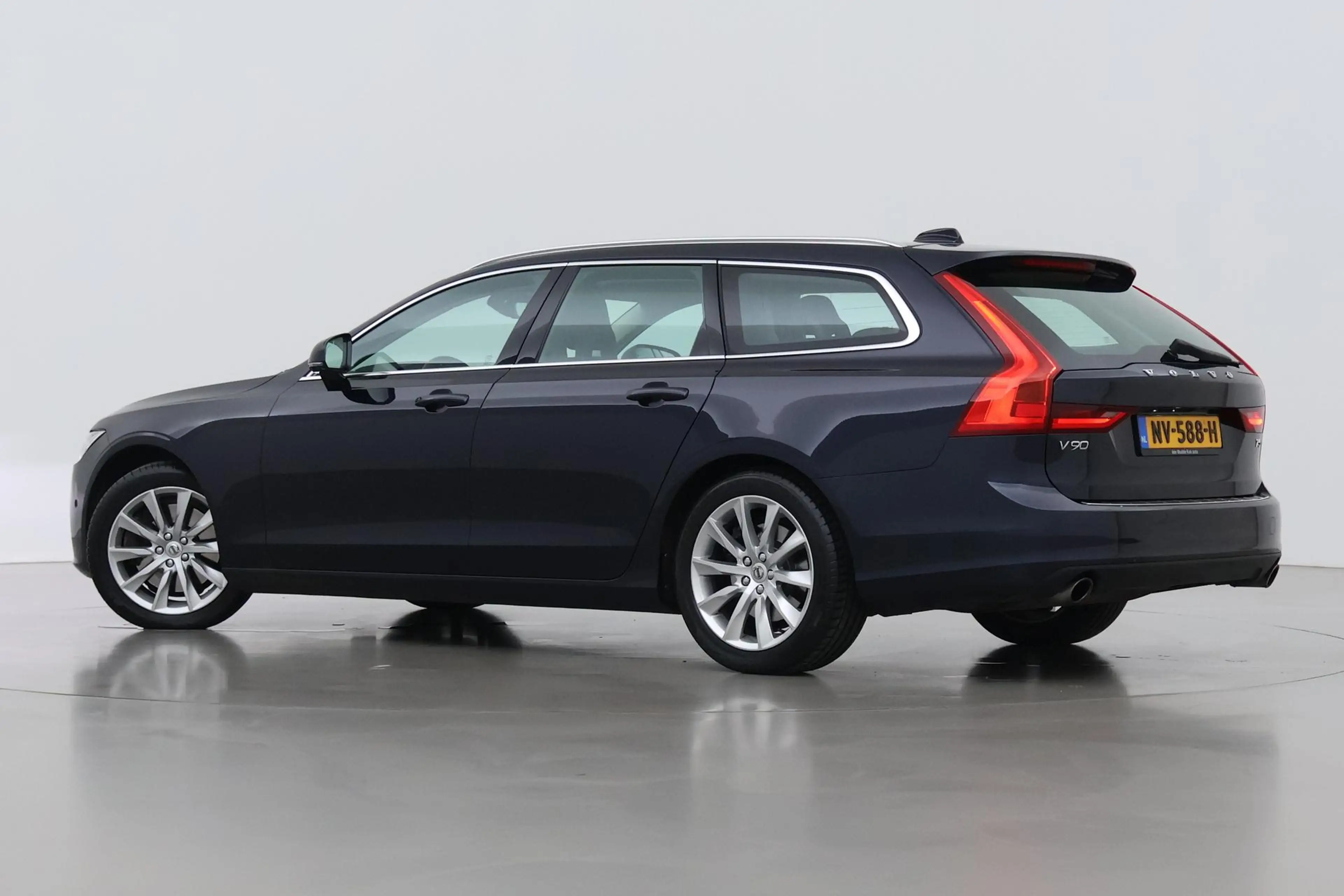 Volvo V90 2.0 T5 Momentum | Trekhaak | Leder | BLIS | Volled — photo 2