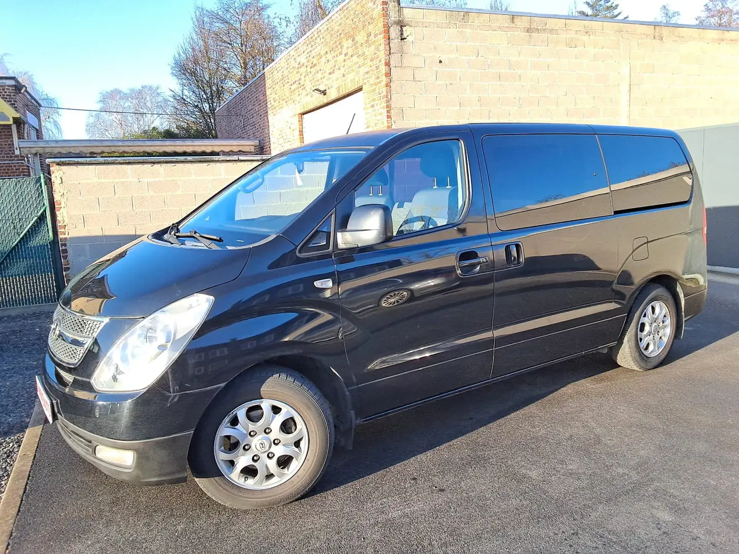 Hyundai H-1 Peop 2.5 CRDi Executive 6PL NAVI AIRCO 1st Eigenar Schwarz - 2