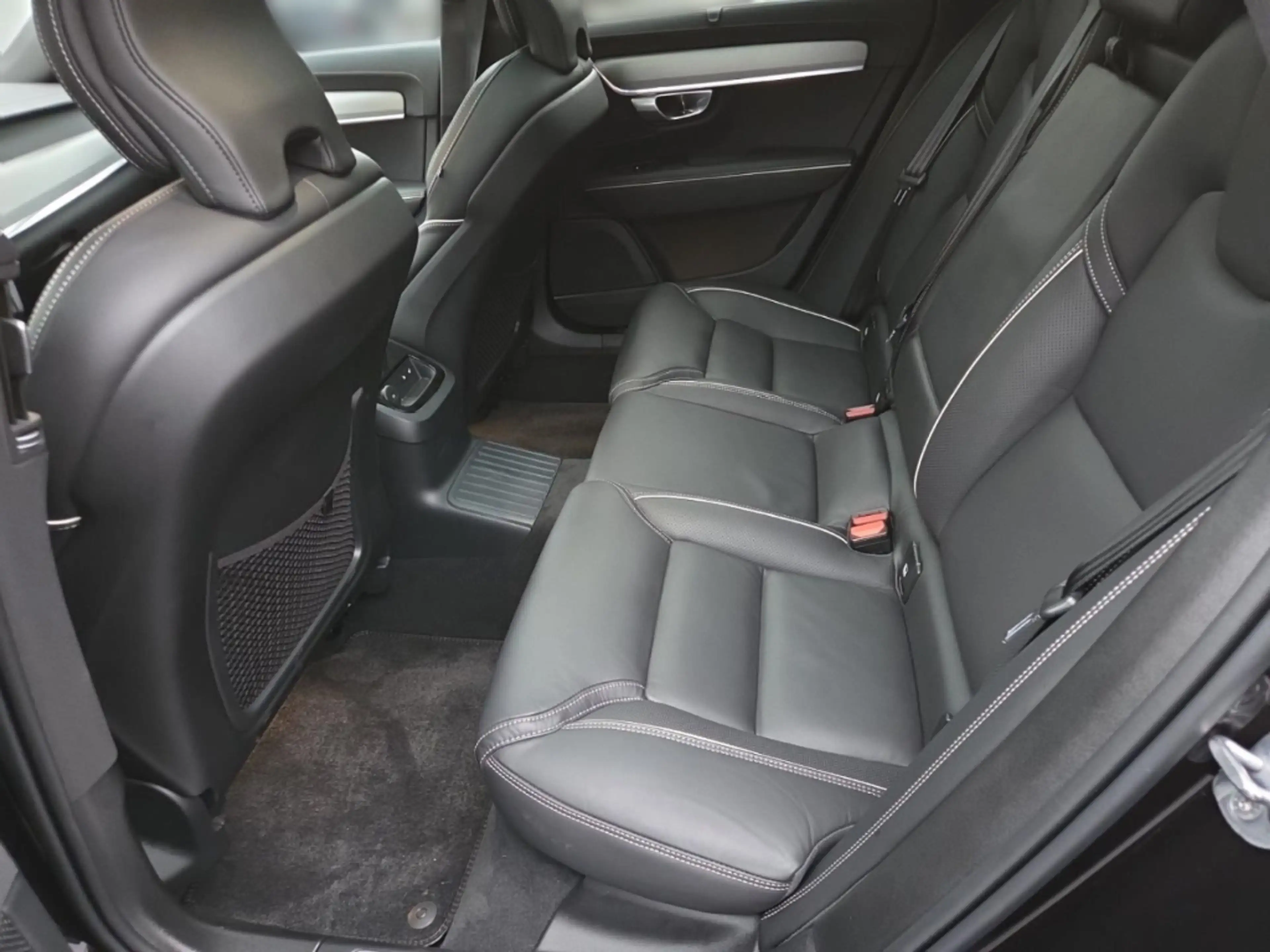 Volvo V90 T6 Plug-In Hybrid AWD Plus Dark mit Luftfw.,Panora — photo 11
