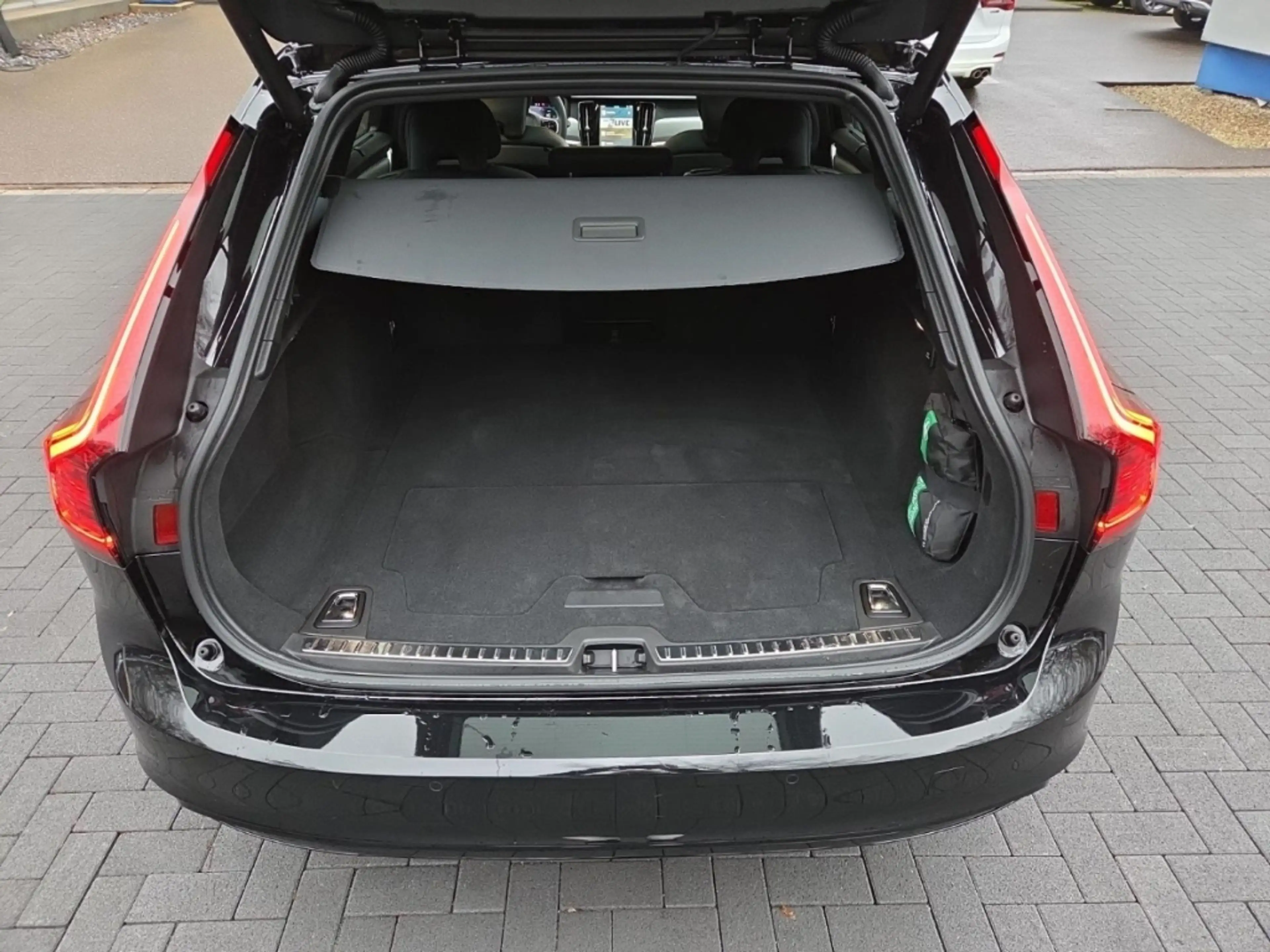 Volvo V90 T6 Plug-In Hybrid AWD Plus Dark mit Luftfw.,Panora — photo 12