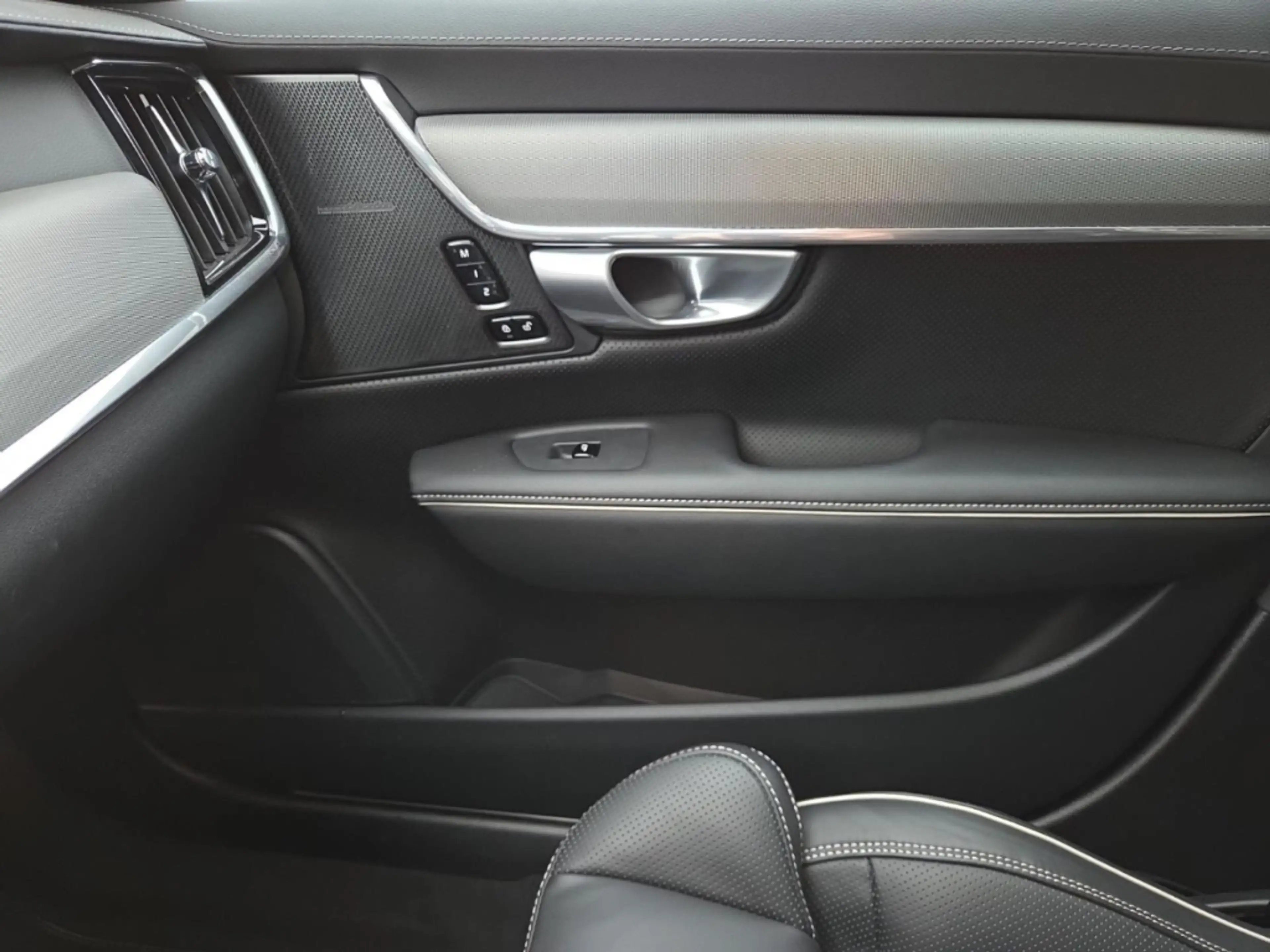 Volvo V90 T6 Plug-In Hybrid AWD Plus Dark mit Luftfw.,Panora — photo 13