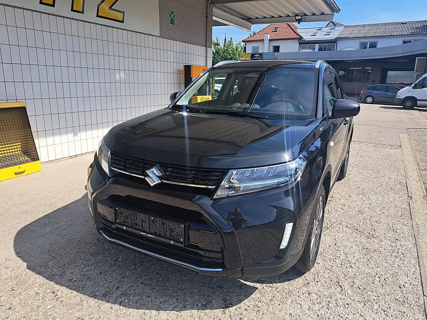 Suzuki Vitara 1,4 Hybrid ALLGRIP shine Aut. Schwarz - 2