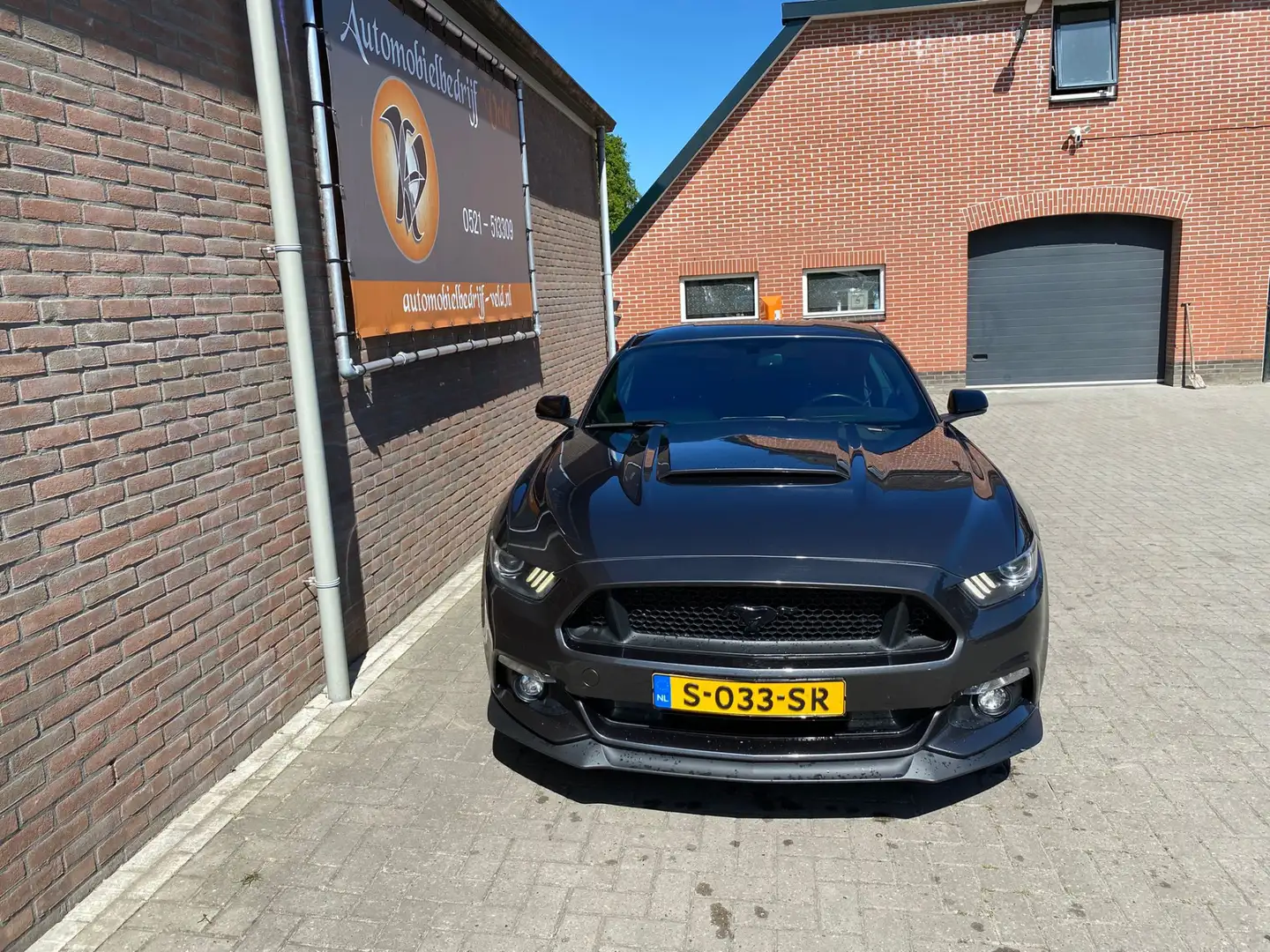 Ford Mustang Fastback 2.3 EcoBoost siva - 2