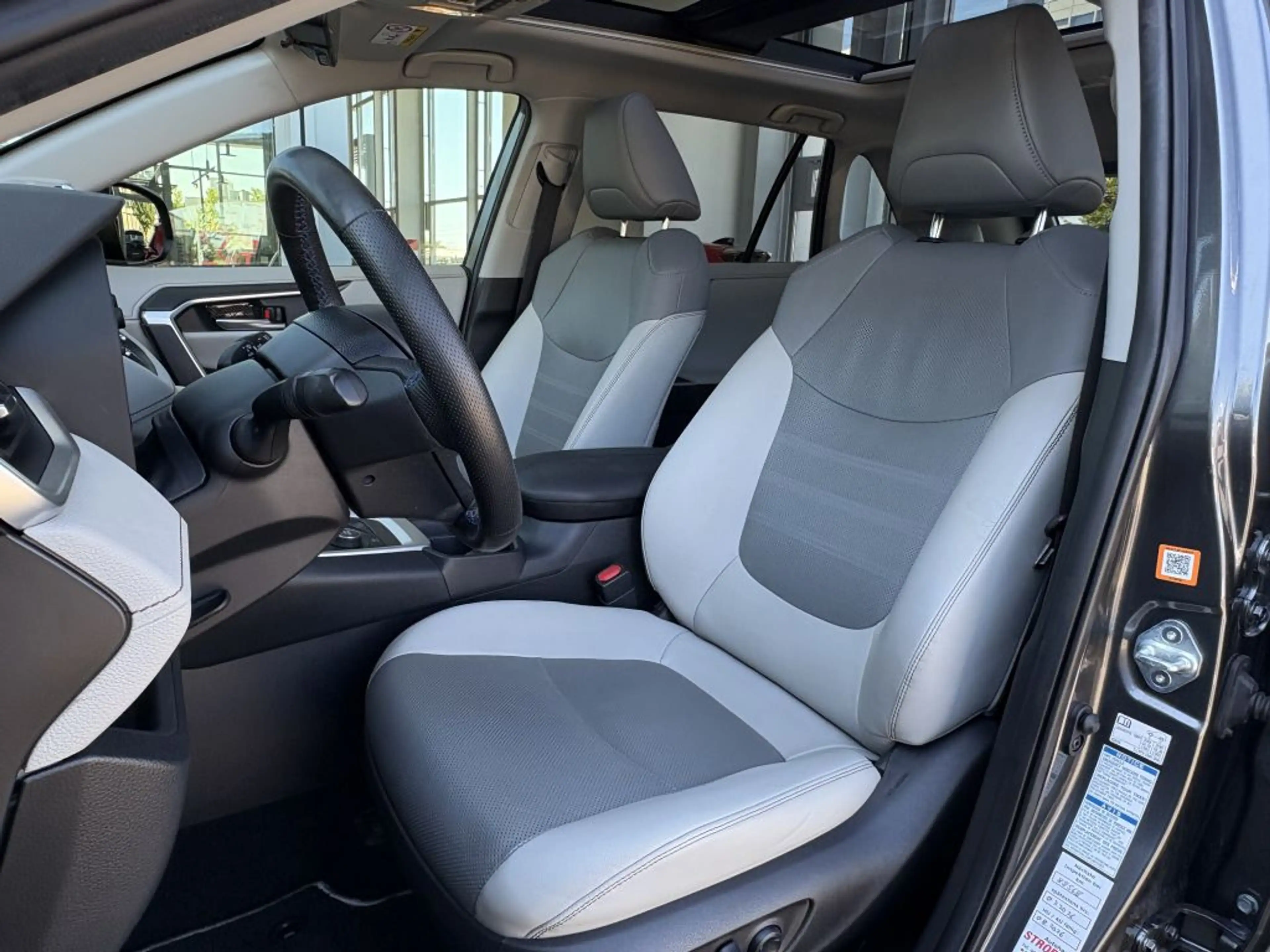 Toyota RAV 4 2.5 4x4 Hybrid Lounge*Panorama*360°Kamera*JBL* — photo 9