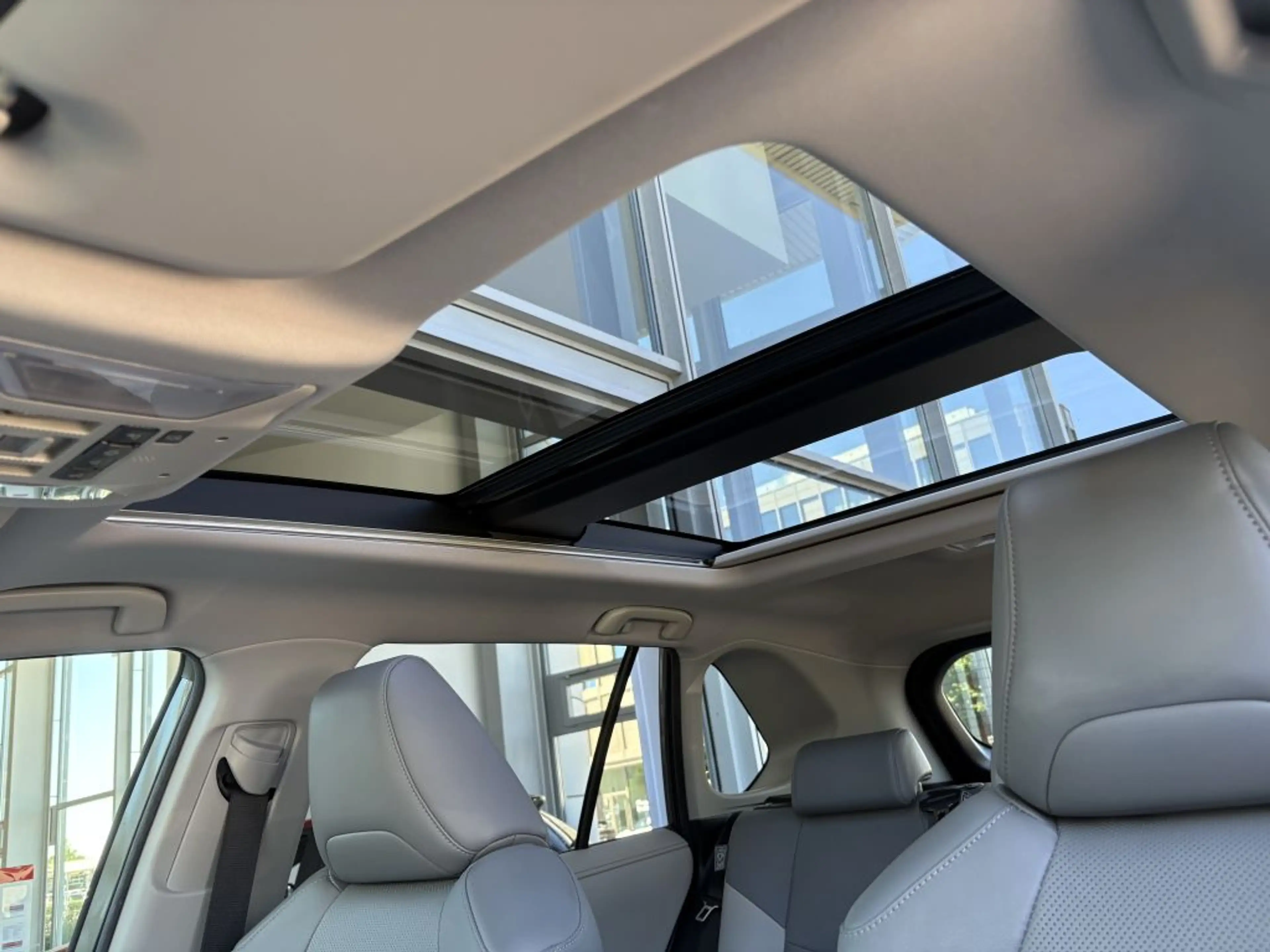 Toyota RAV 4 2.5 4x4 Hybrid Lounge*Panorama*360°Kamera*JBL* — photo 13