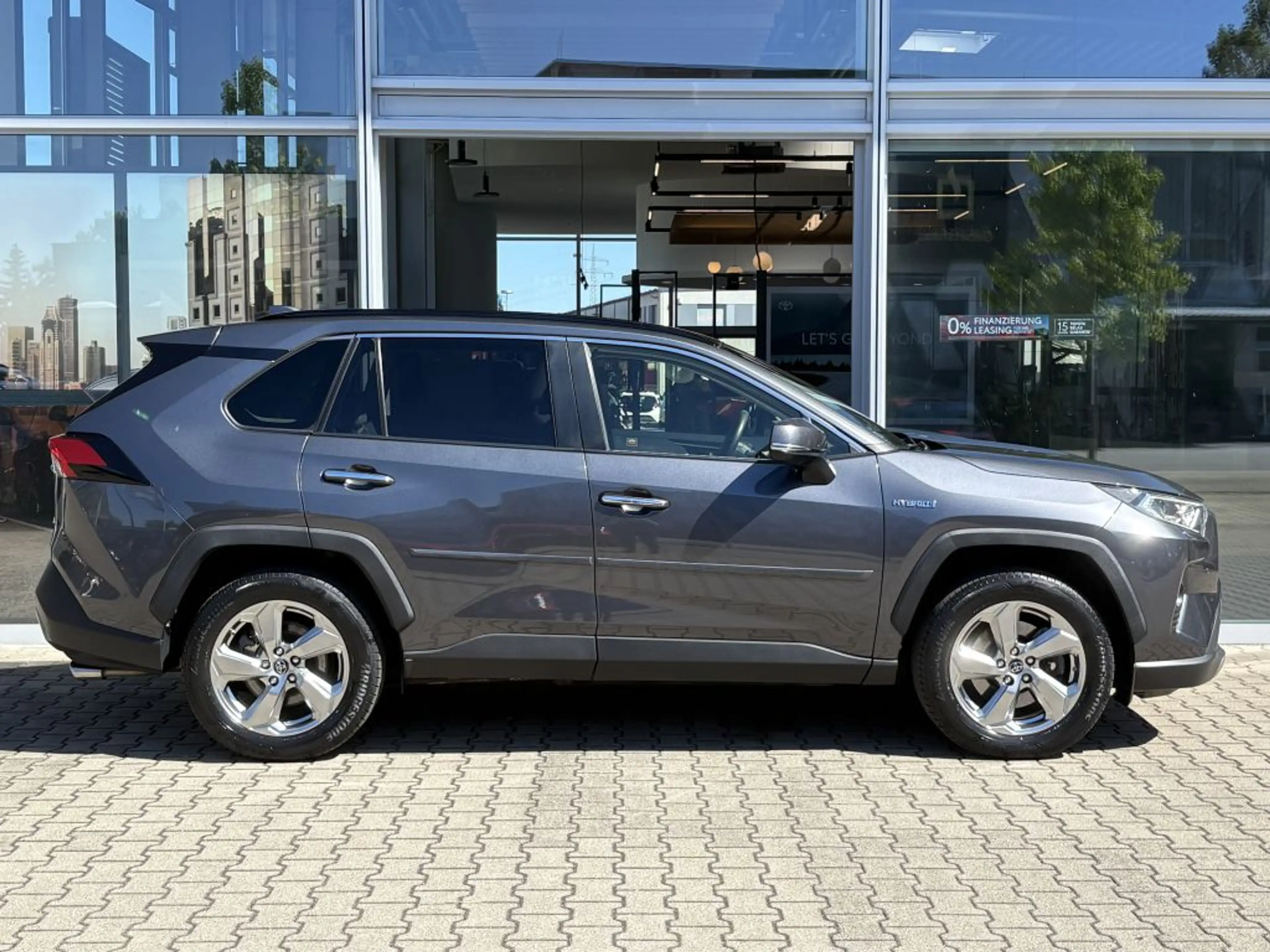 Toyota RAV 4 2.5 4x4 Hybrid Lounge*Panorama*360°Kamera*JBL* — photo 4
