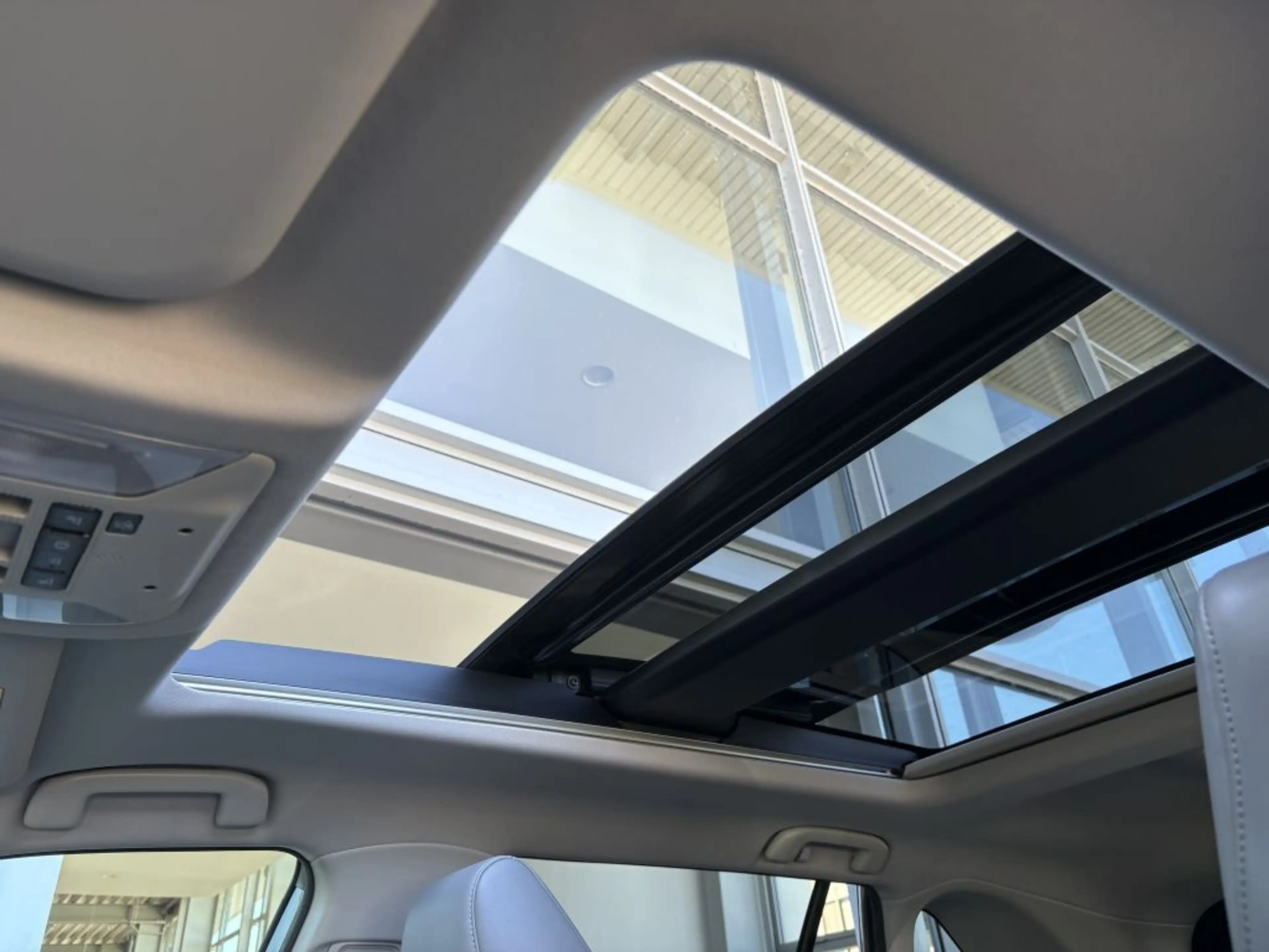 Toyota RAV 4 2.5 4x4 Hybrid Lounge*Panorama*360°Kamera*JBL* — photo 14