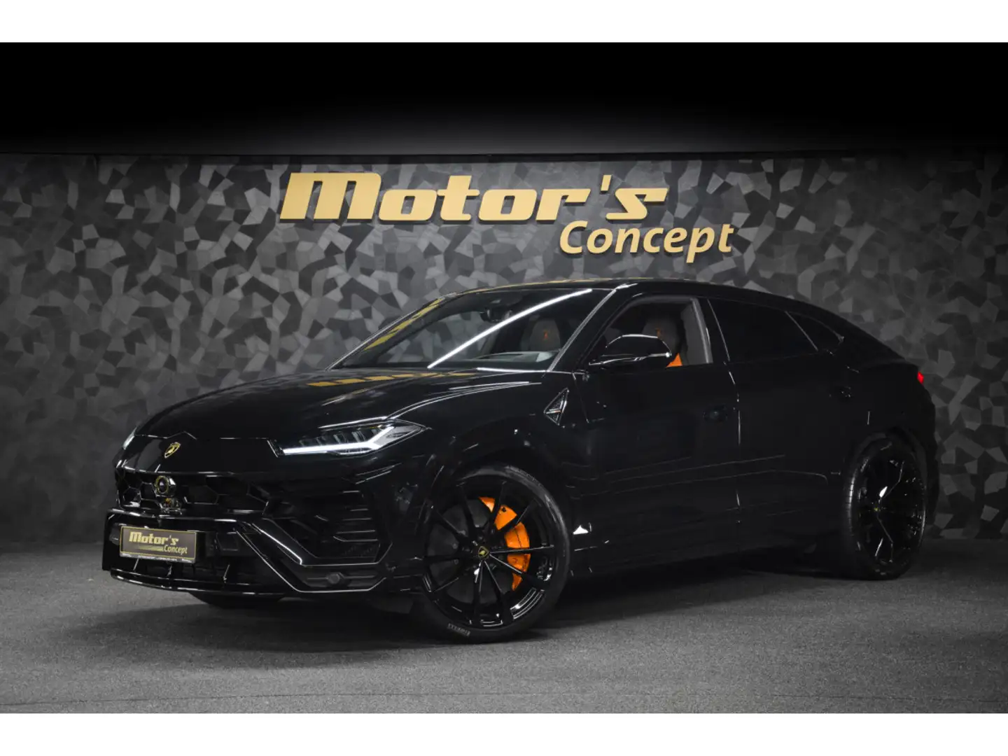 Lamborghini Urus V8 - NERO HELENE / ORANGE - AKRAPOVIC Schwarz - 1