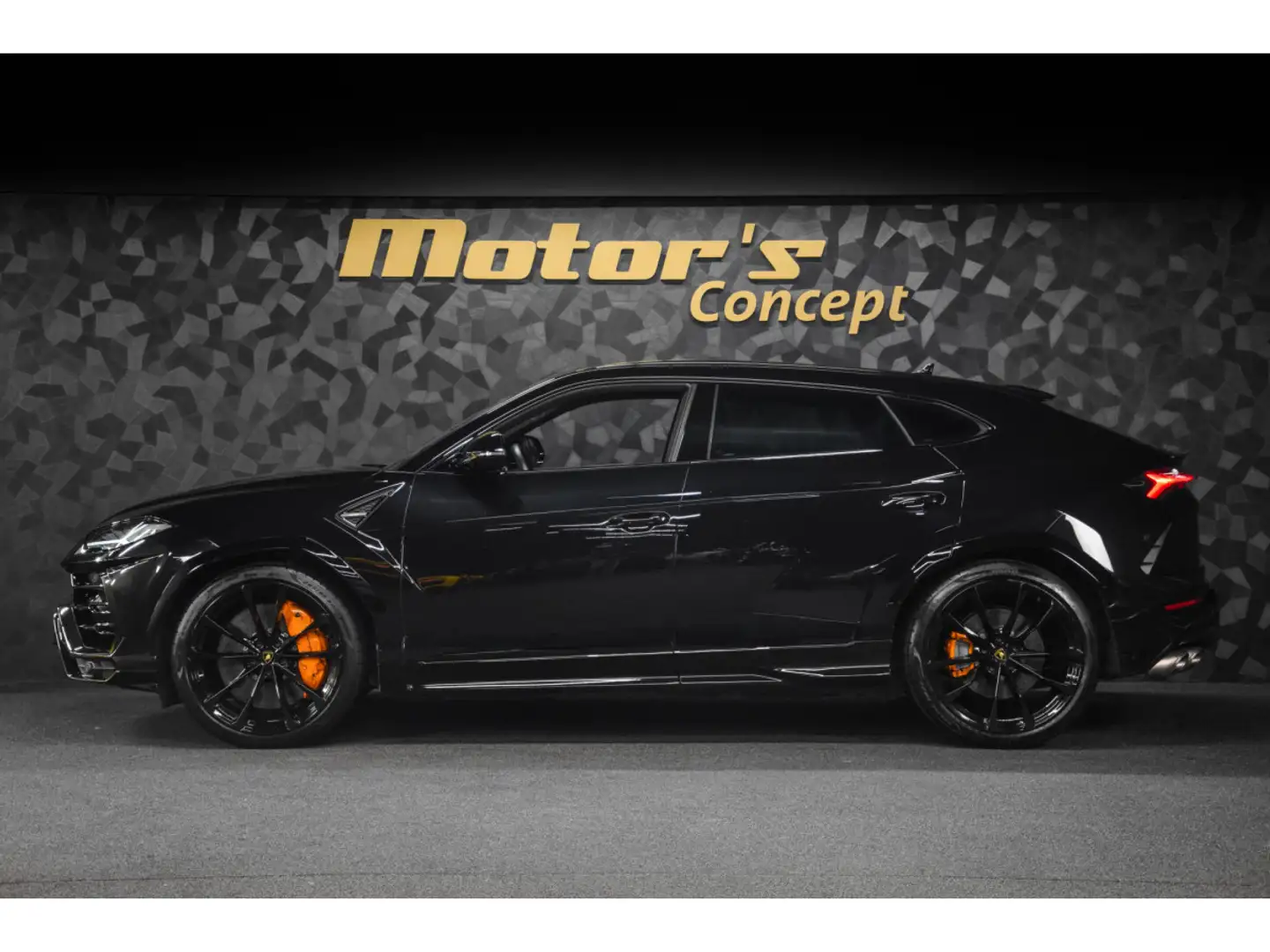 Lamborghini Urus V8 - NERO HELENE / ORANGE - AKRAPOVIC Schwarz - 2