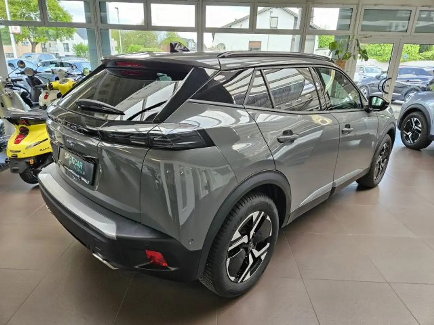 Peugeot 2008 PureTech 130 EAT8 Allure Gris - 2