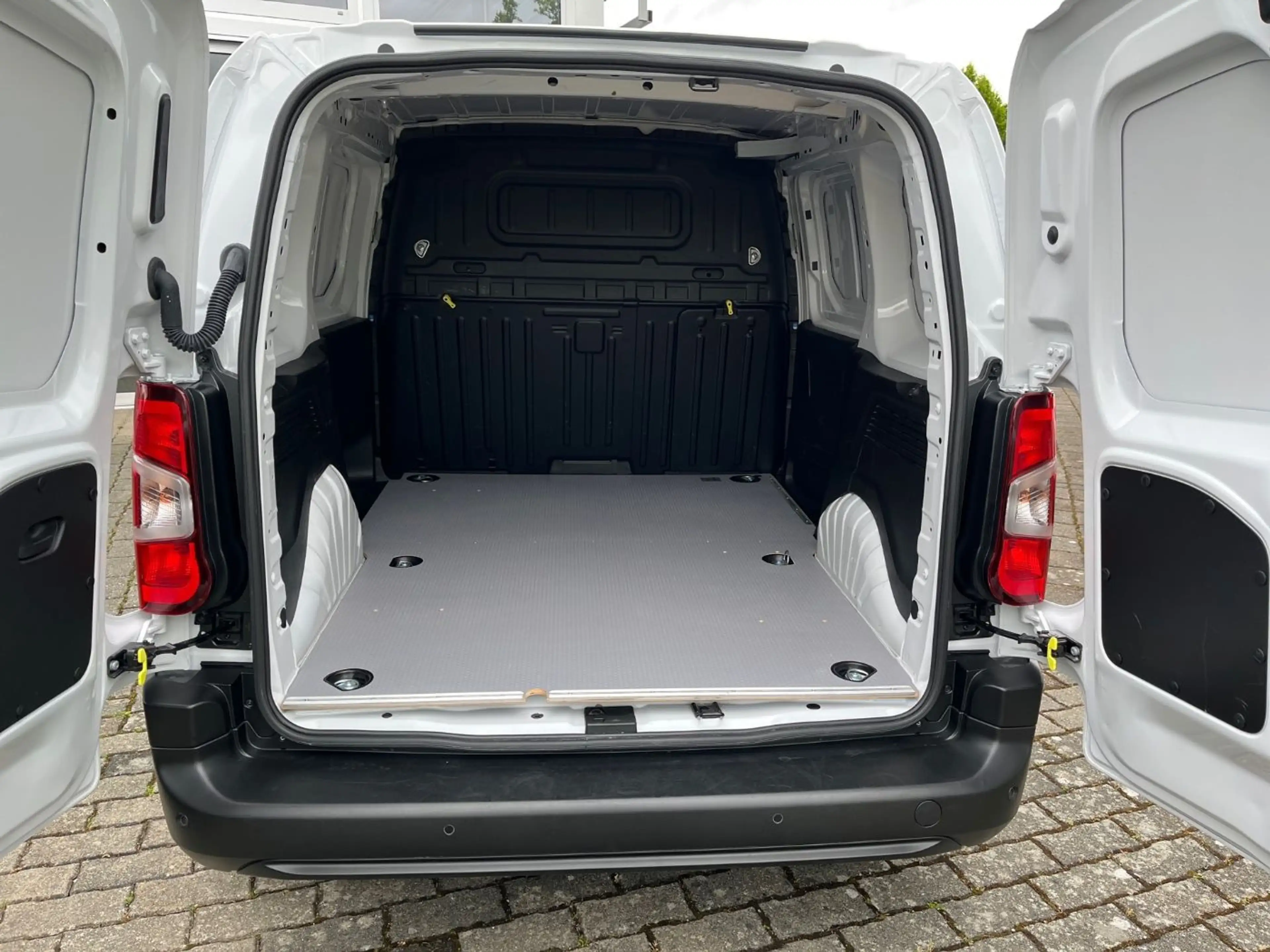 Toyota Proace City 1.5 D-4D L1 Meister DynLicht+LED+PDC — photo 10