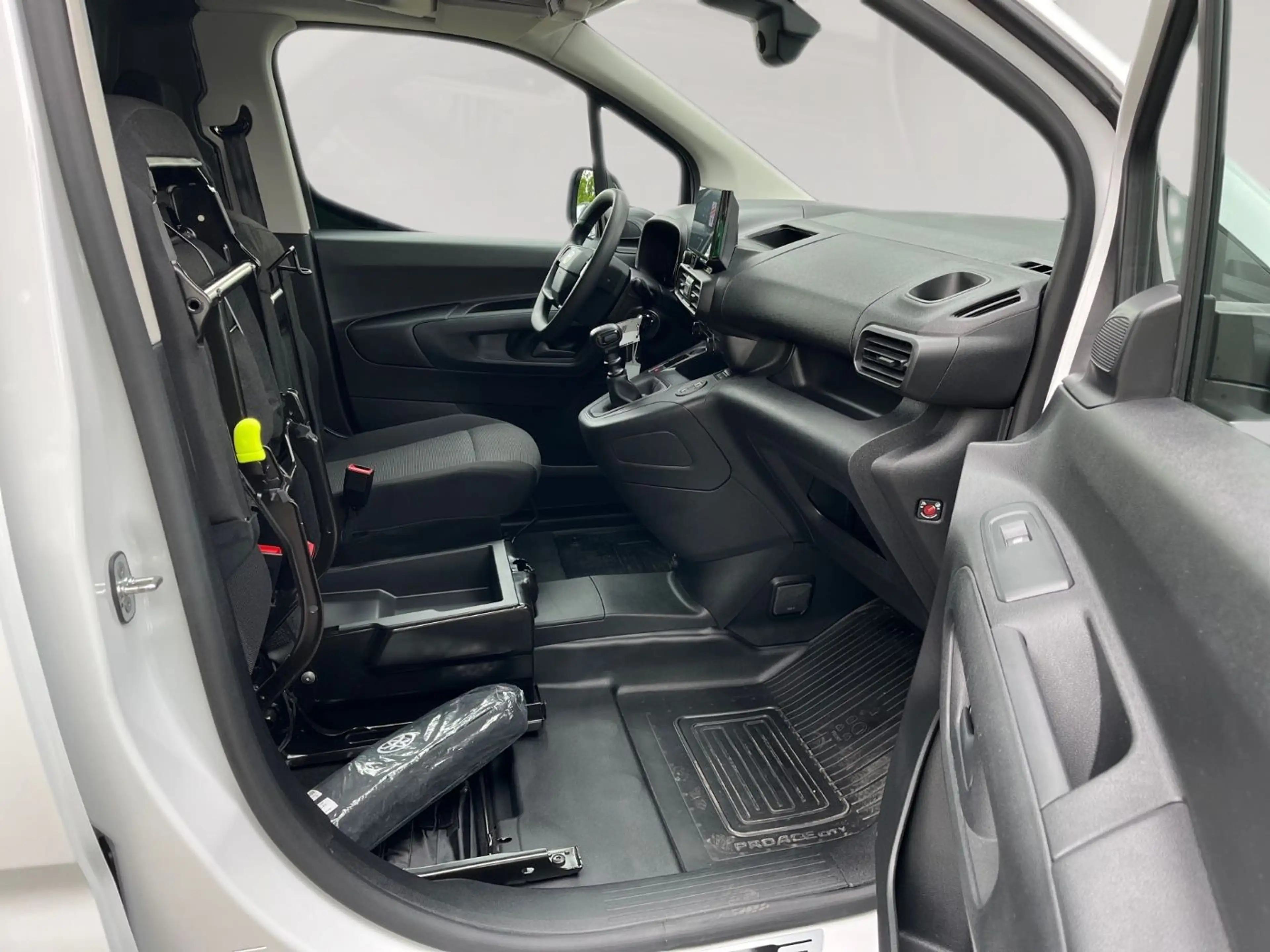 Toyota Proace City 1.5 D-4D L1 Meister DynLicht+LED+PDC — photo 11