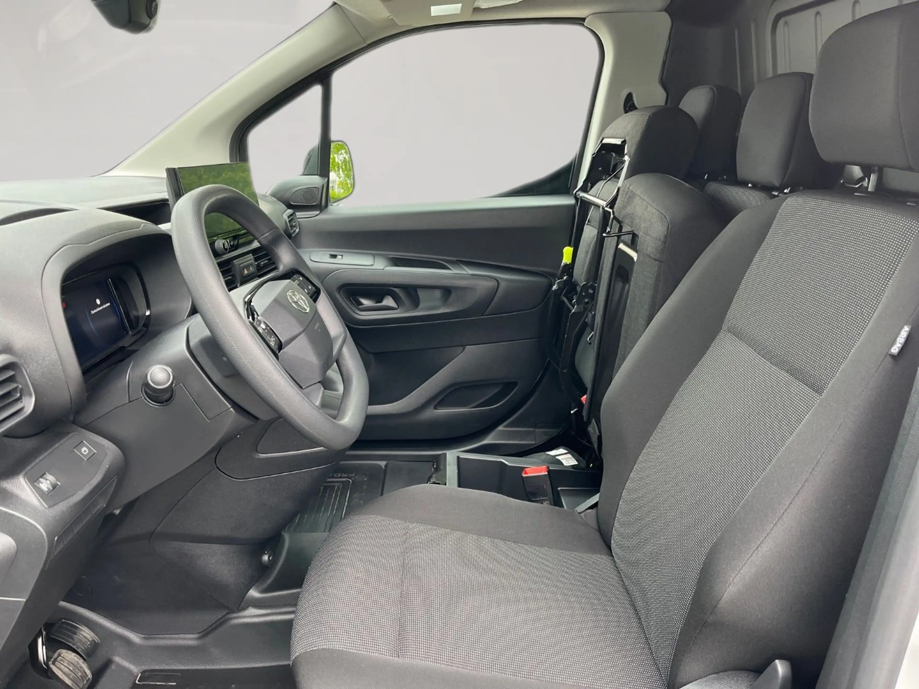 Toyota Proace City 1.5 D-4D L1 Meister DynLicht+LED+PDC — photo 7