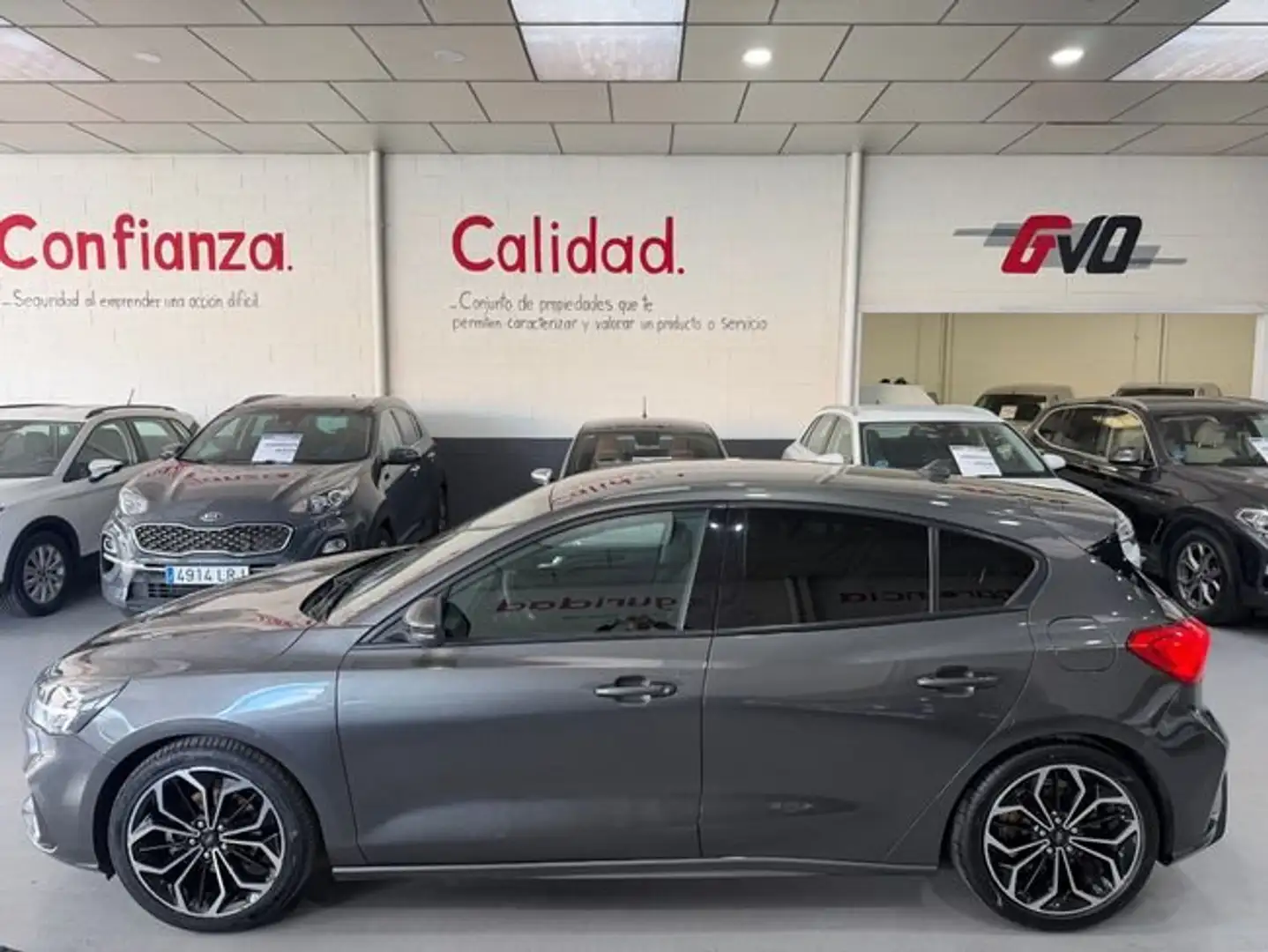 Ford Focus 1.0 ECOBOOST 125CV ST-LINE 5P Gris - 2