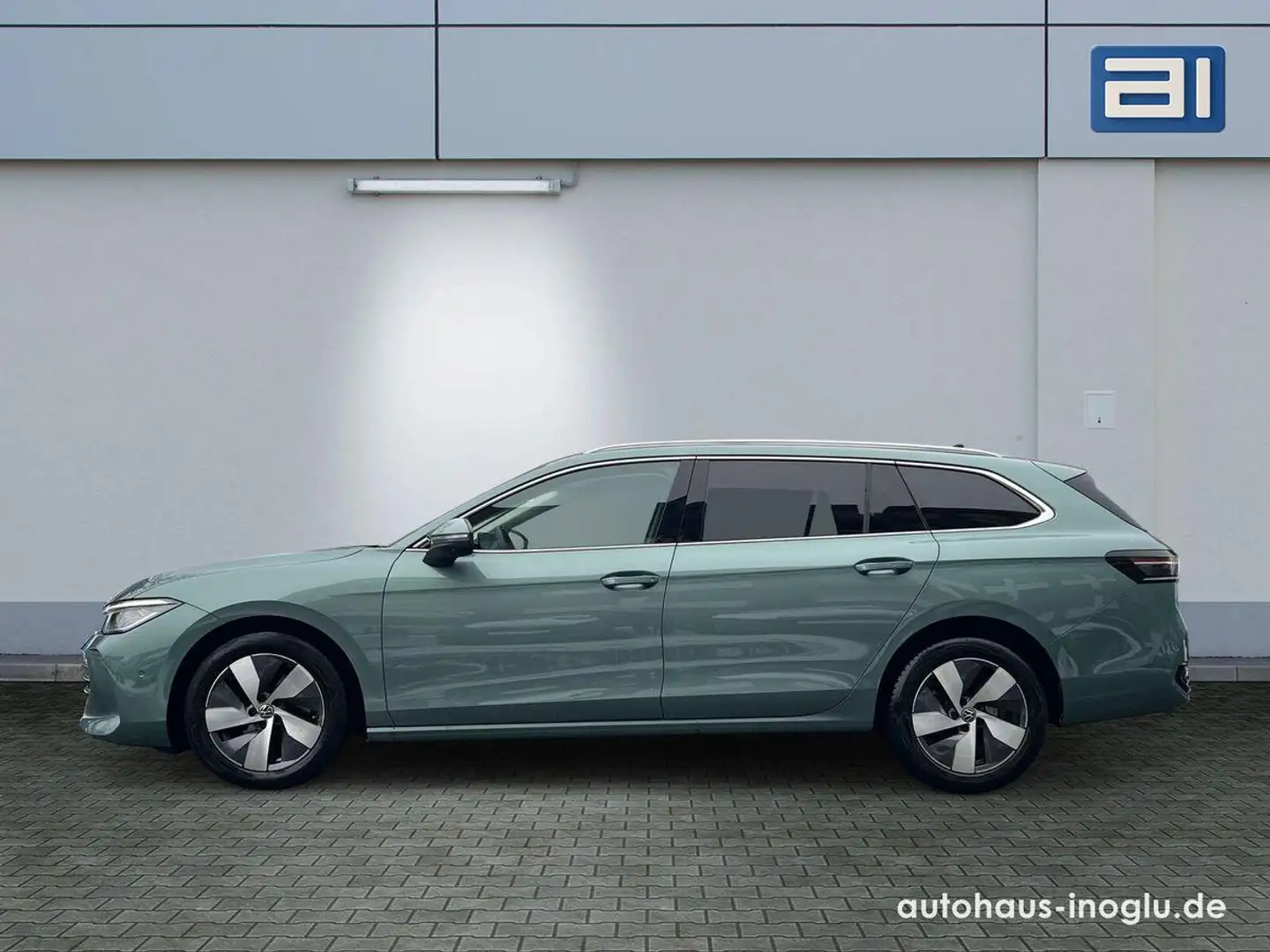 Volkswagen Passat 2.0 TDI Elegance DSG Pano+Leder+Stdhzg+AH Vert - 2