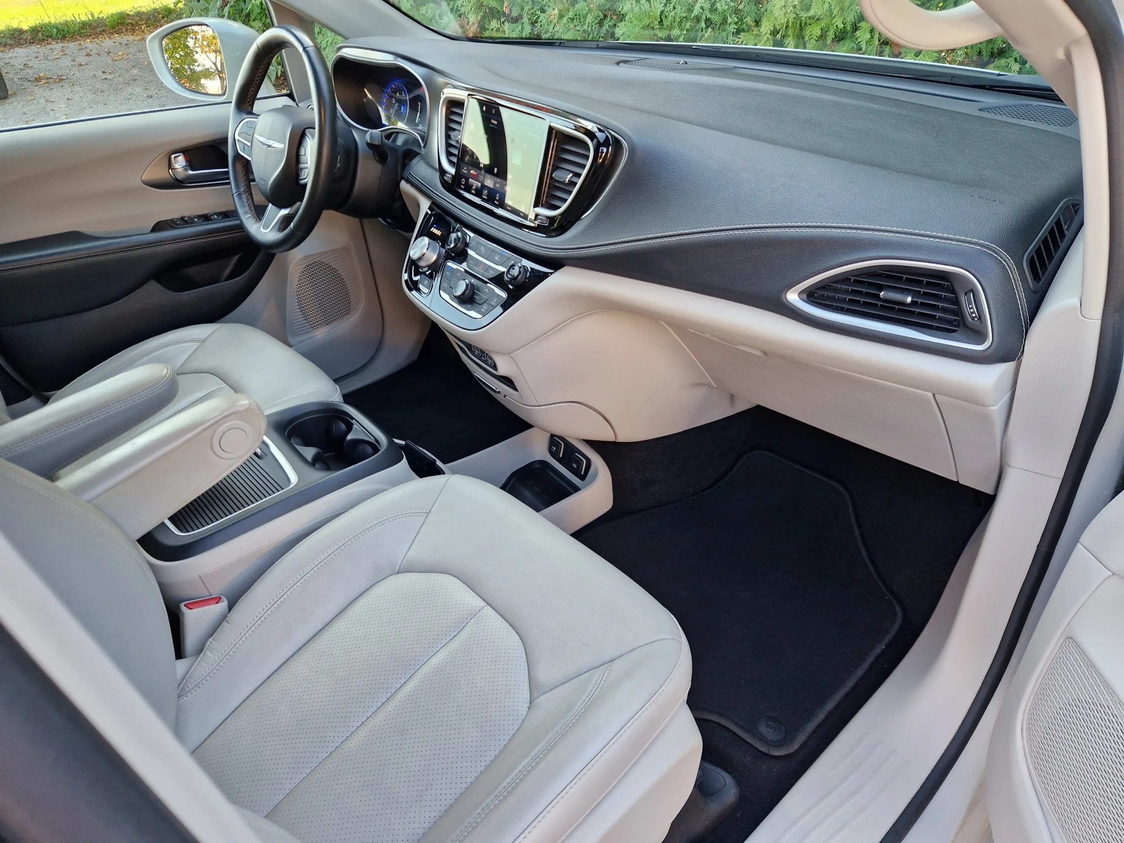 Chrysler Pacifica 3.6 Facelift — photo 18