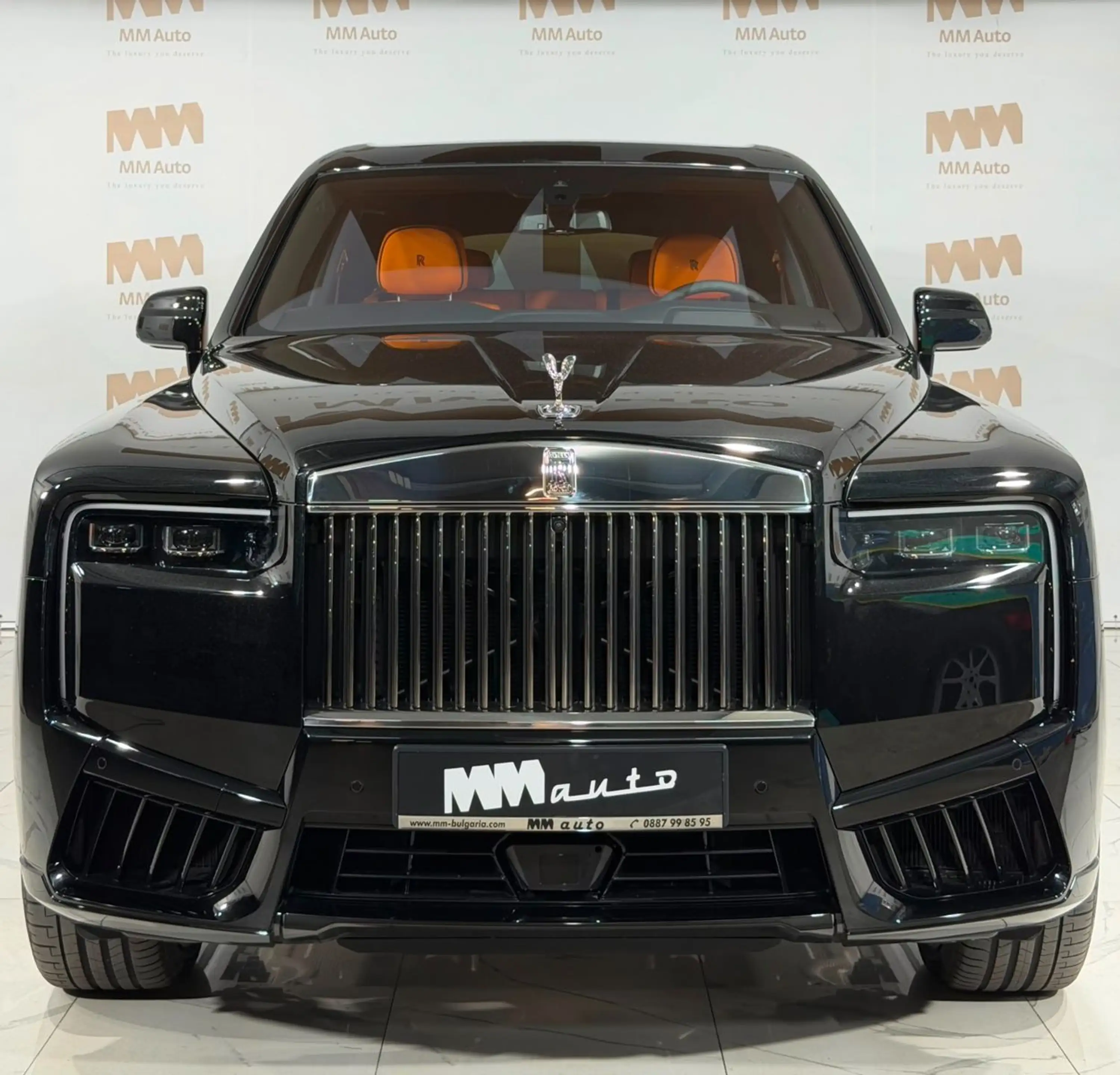 Rolls-Royce Cullinan Series II Silver Bespoke Mandarin Shoot — photo 2