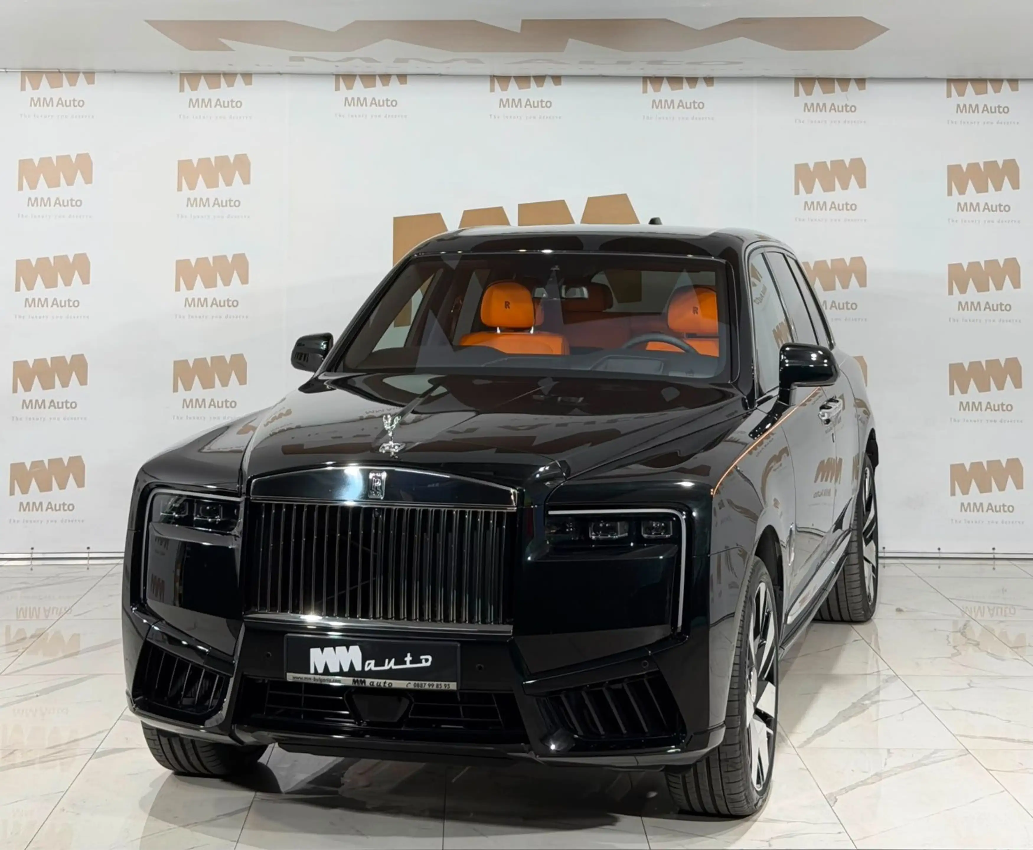 Rolls-Royce Cullinan Series II Silver Bespoke Mandarin Shoot