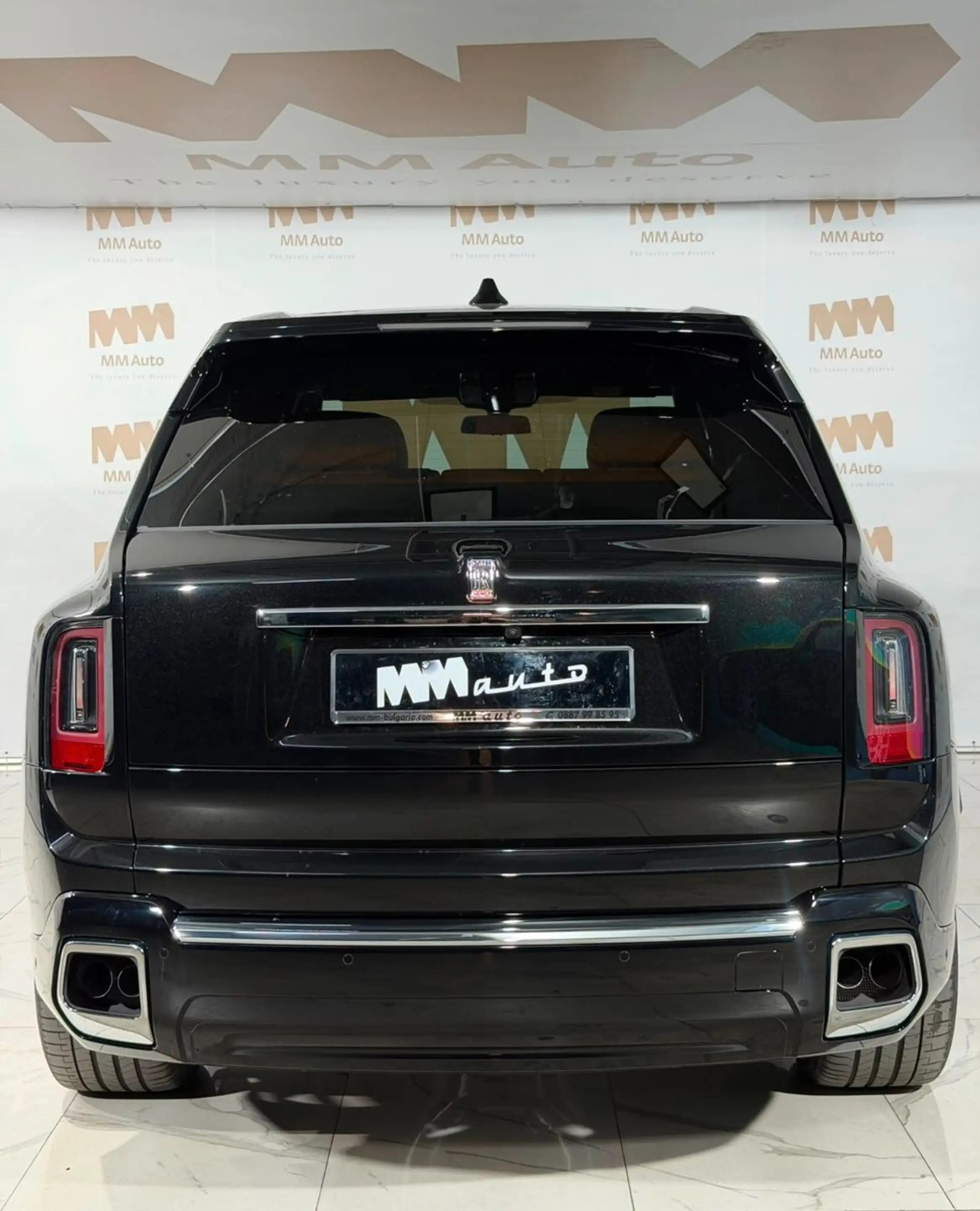 Rolls-Royce Cullinan Series II Silver Bespoke Mandarin Shoot — photo 3