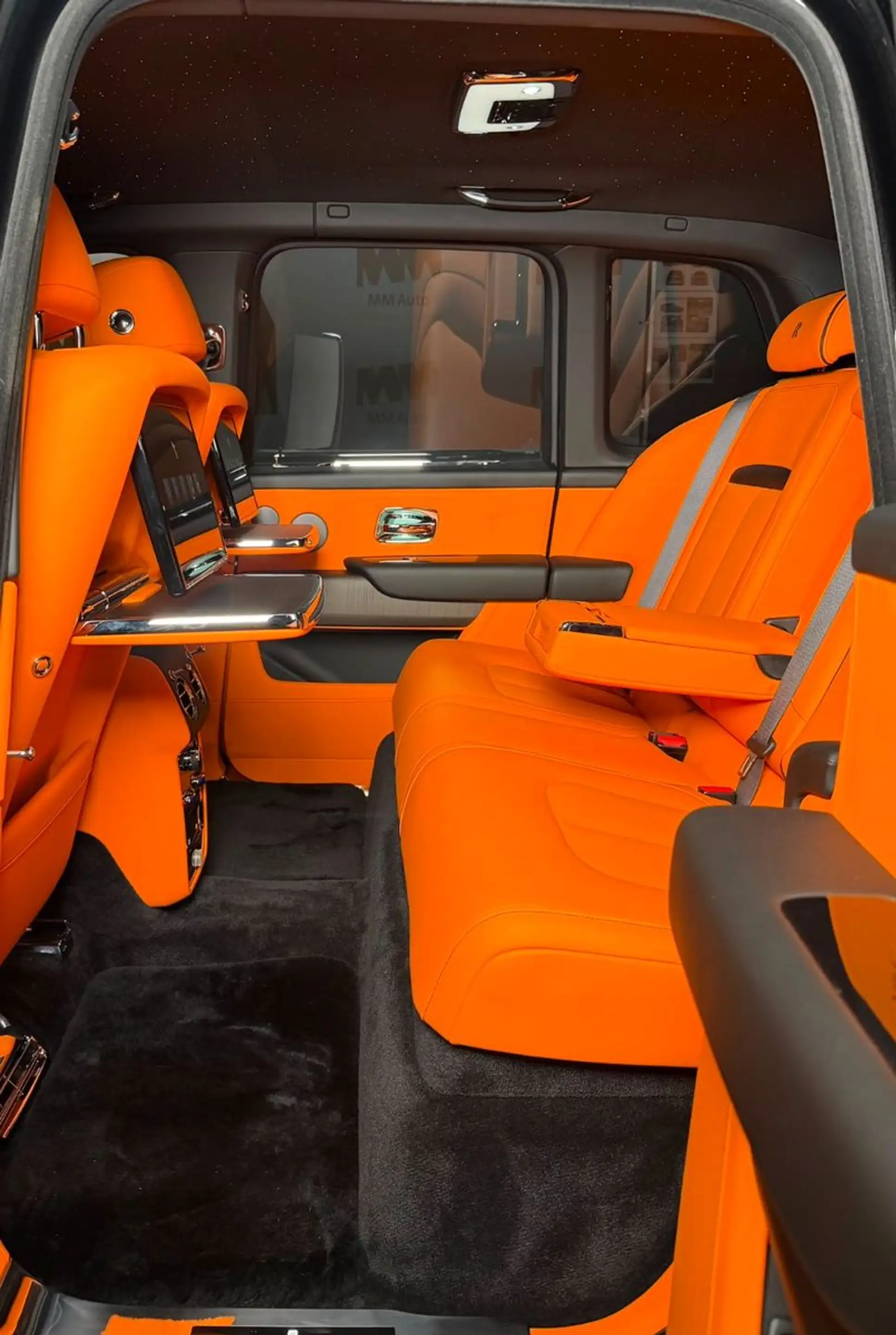 Rolls-Royce Cullinan Series II Silver Bespoke Mandarin Shoot — photo 14