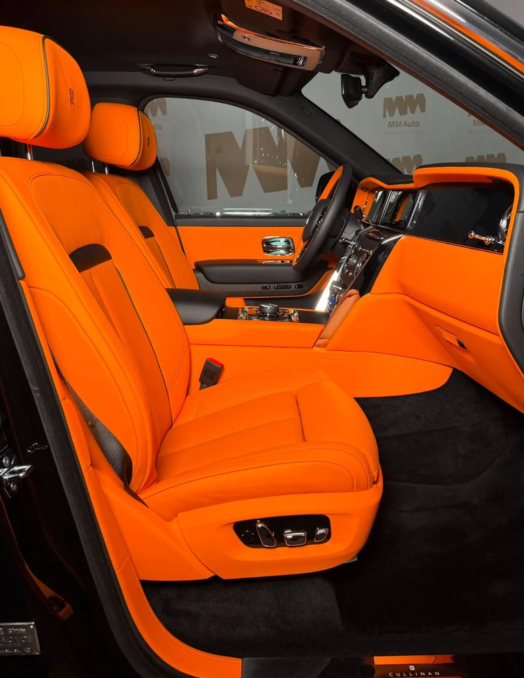Rolls-Royce Cullinan Series II Silver Bespoke Mandarin Shoot — photo 10