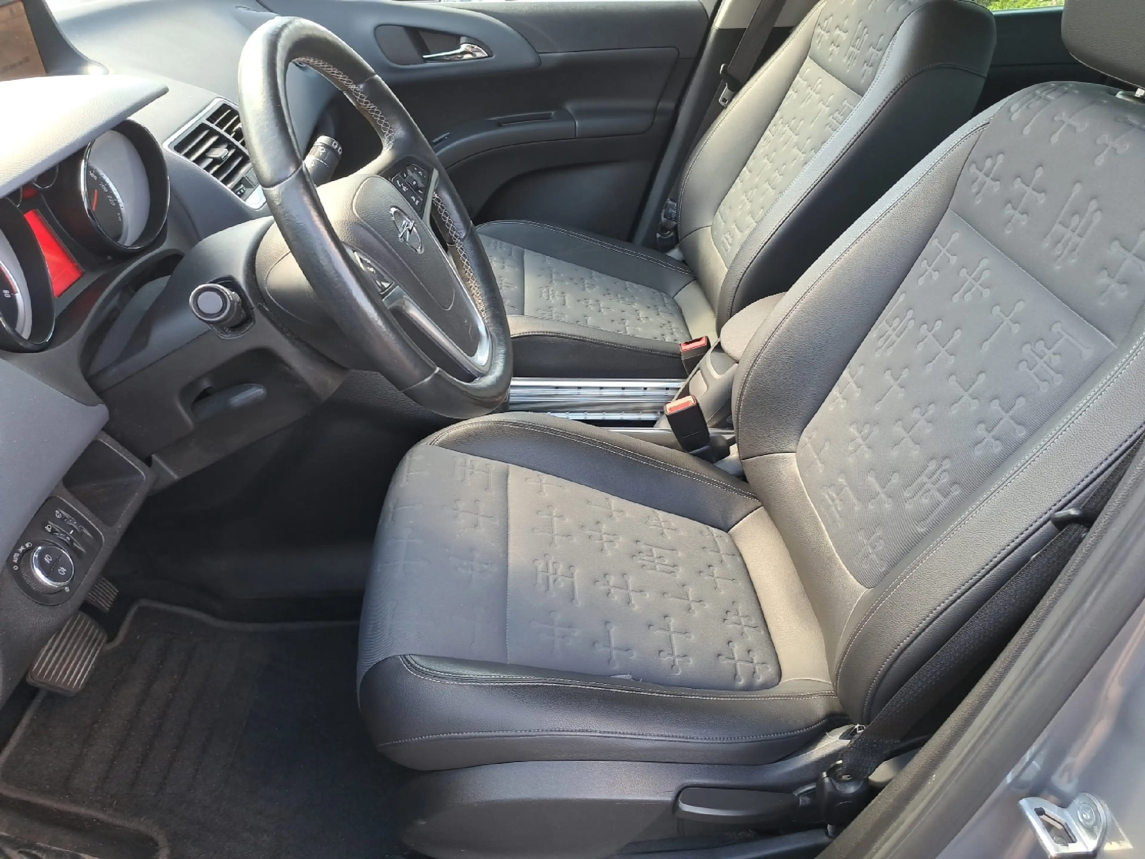 Opel Meriva B 1.4 Turbo Innovation *NAVI*SHZ*PDC*AWR* — photo 9