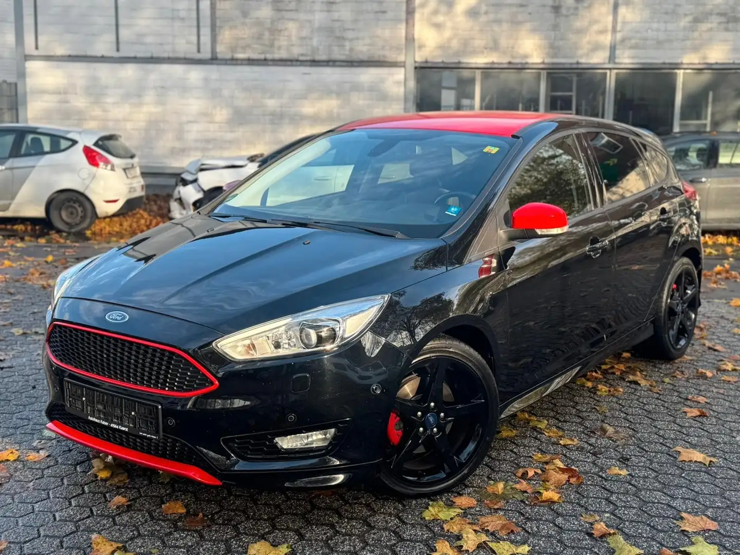 Ford Focus Lim. 1.5 EB Sport Schwarz - 1