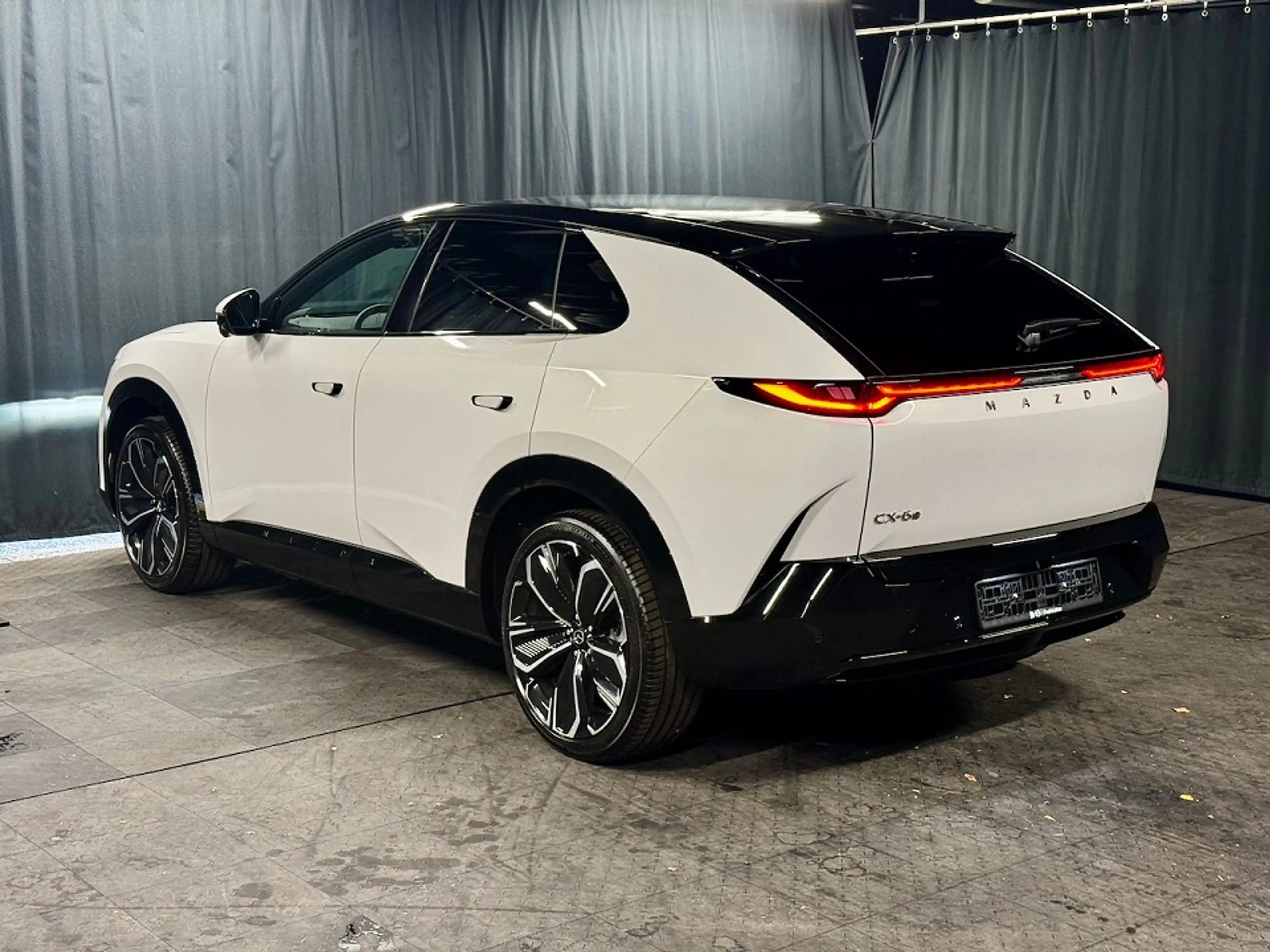 Mazda CX-6e TAKUMI-SCHWARZ*21"*Verfügbar 09.26 — photo 6