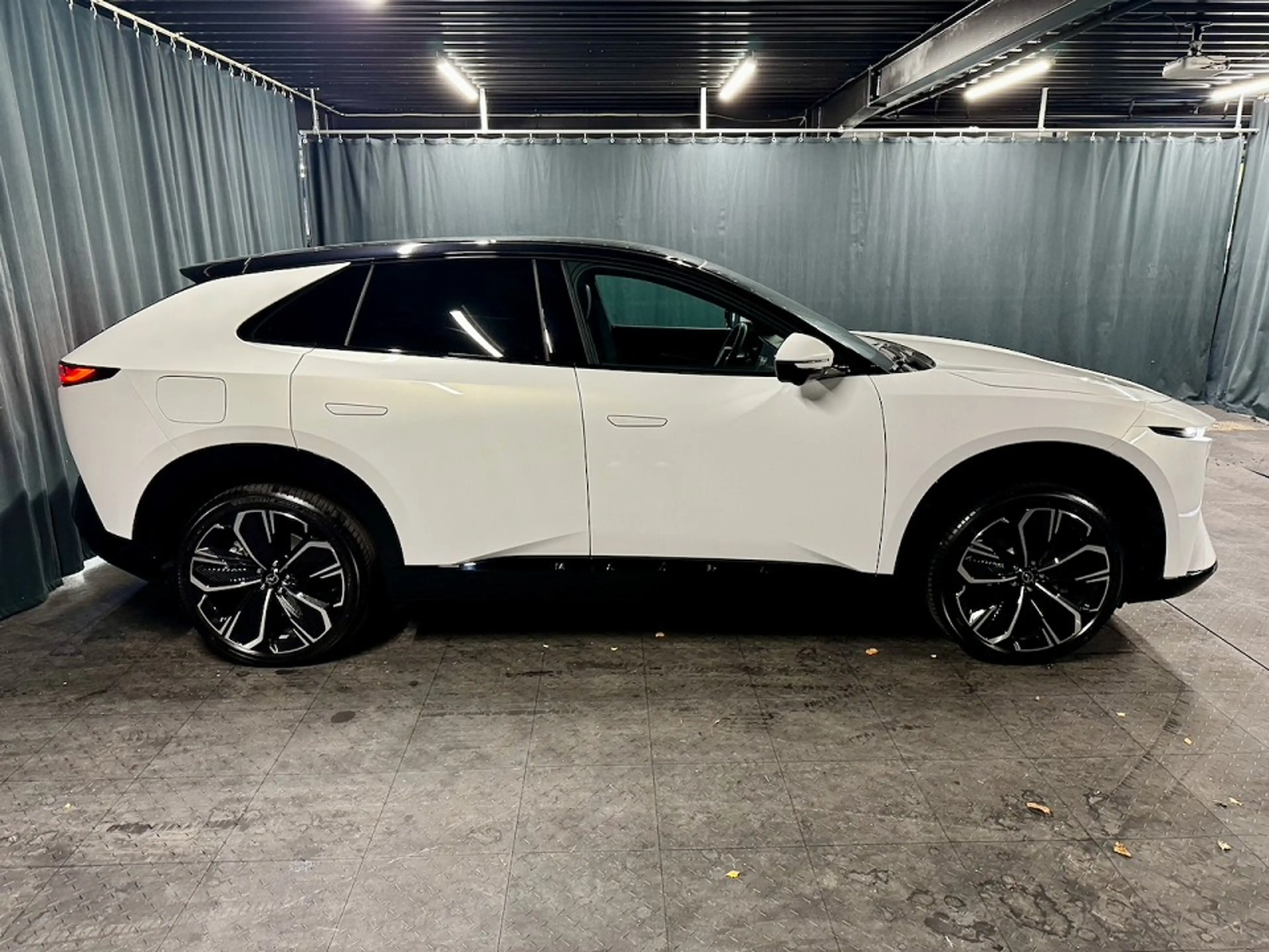 Mazda CX-6e TAKUMI-SCHWARZ*21"*Verfügbar 09.26 — photo 4