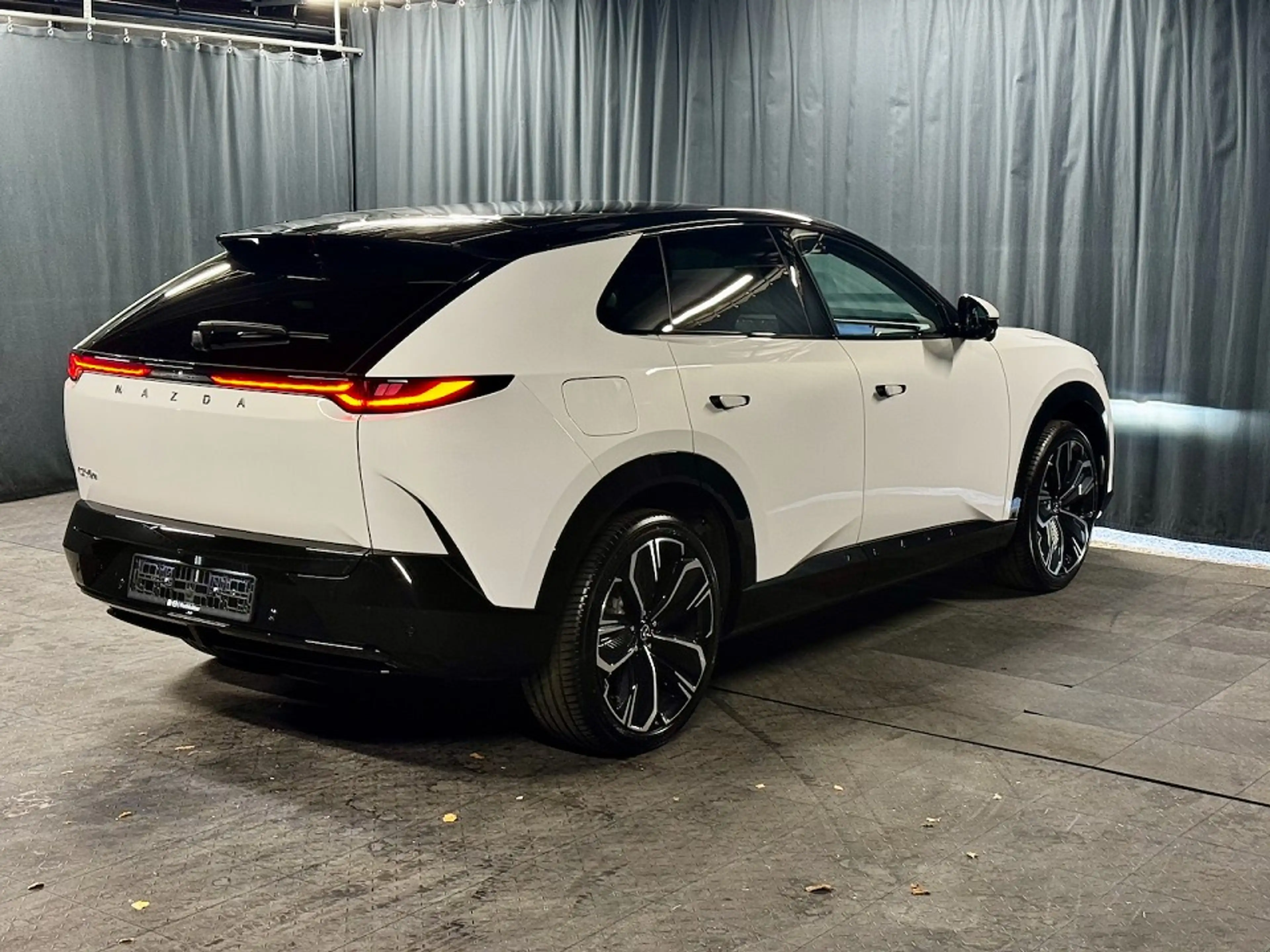 Mazda CX-6e TAKUMI-SCHWARZ*21"*Verfügbar 09.26 — photo 8