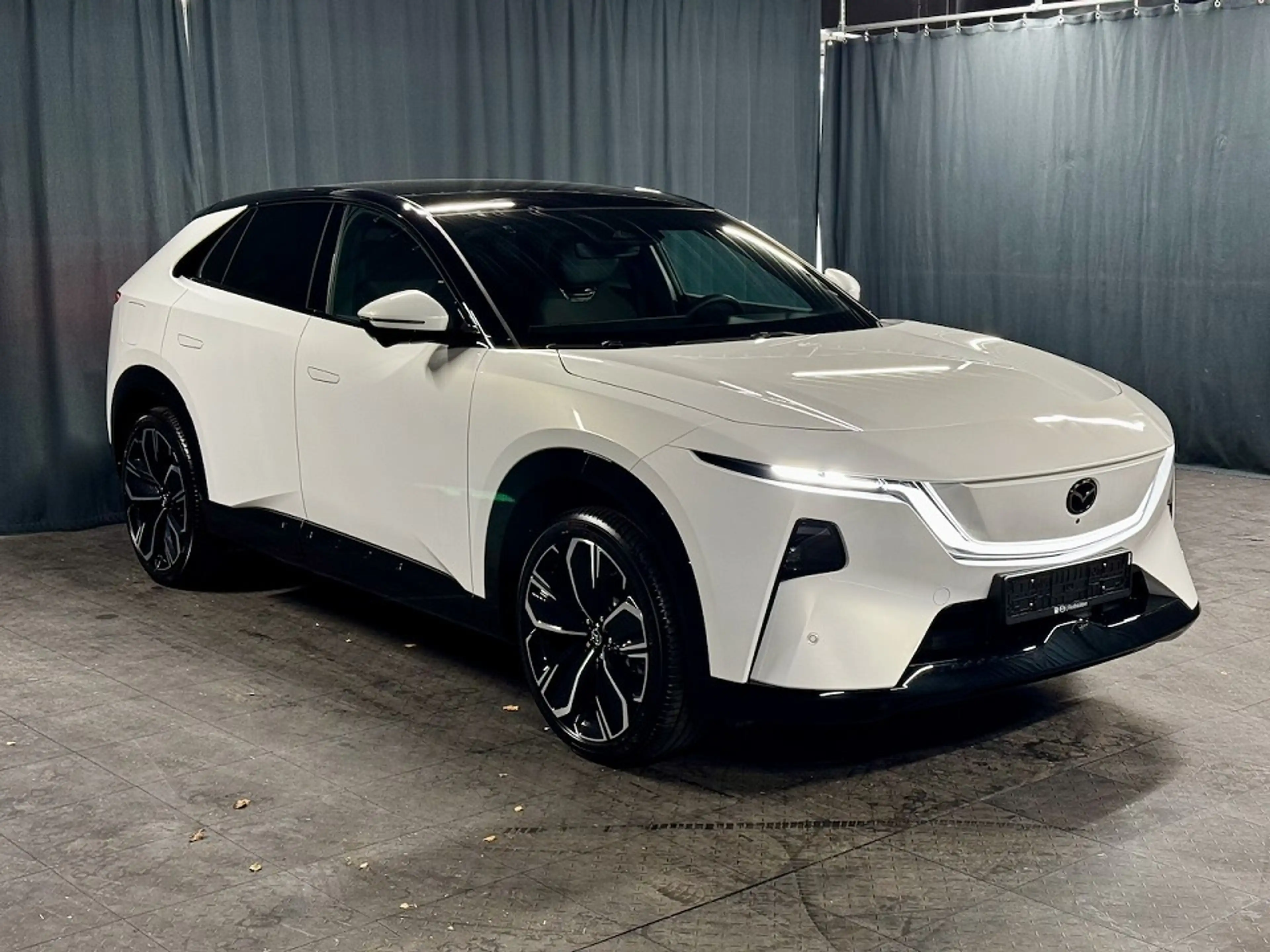 Mazda CX-6e TAKUMI-SCHWARZ*21"*Verfügbar 09.26 — photo 3