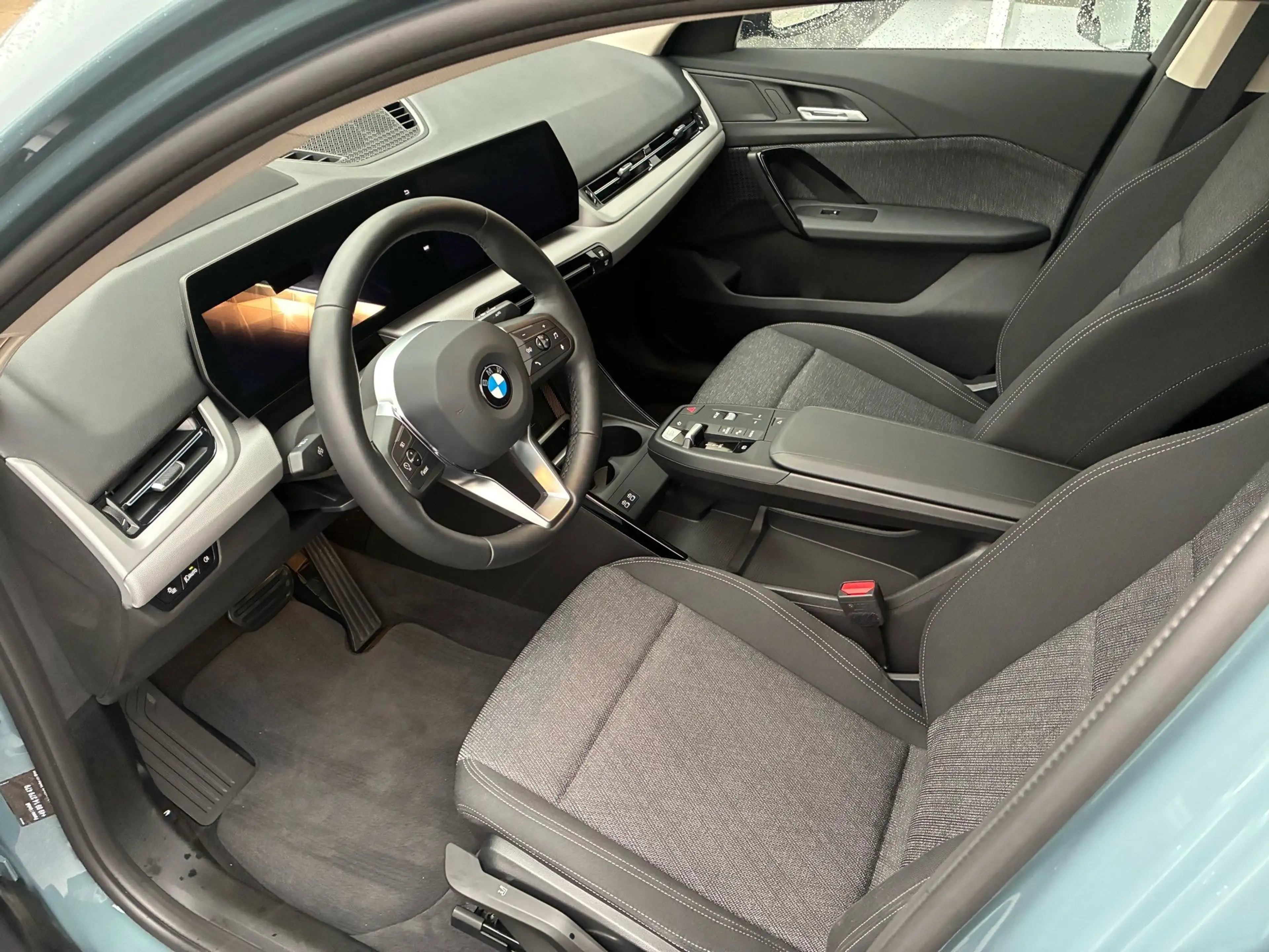 BMW X2 sDrive18d — photo 9