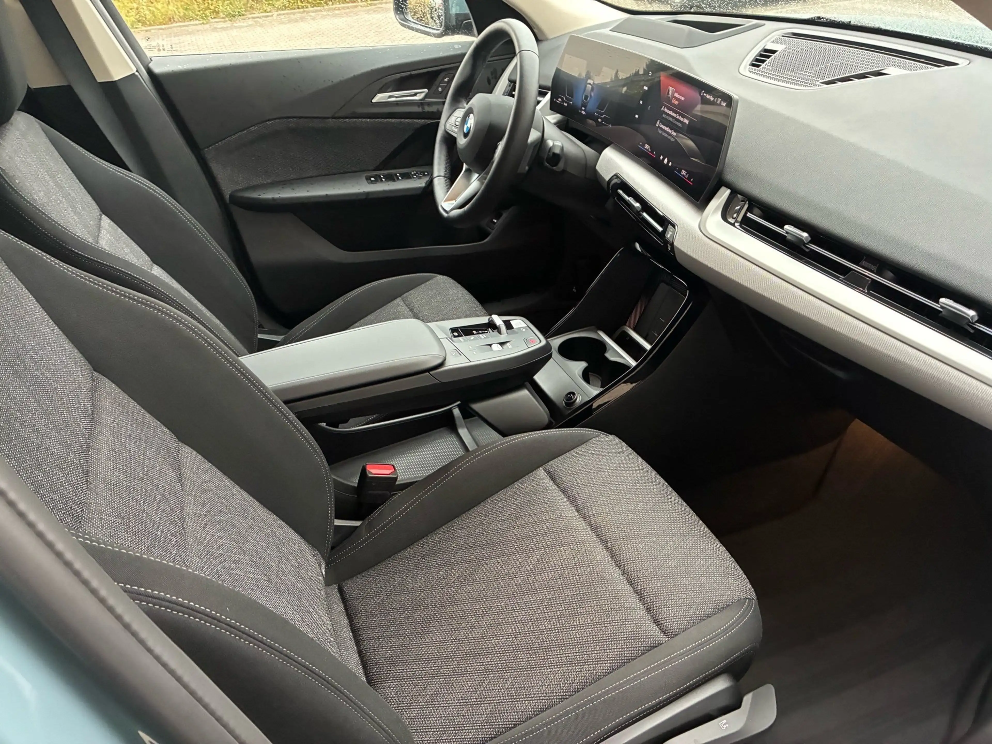 BMW X2 sDrive18d — photo 11