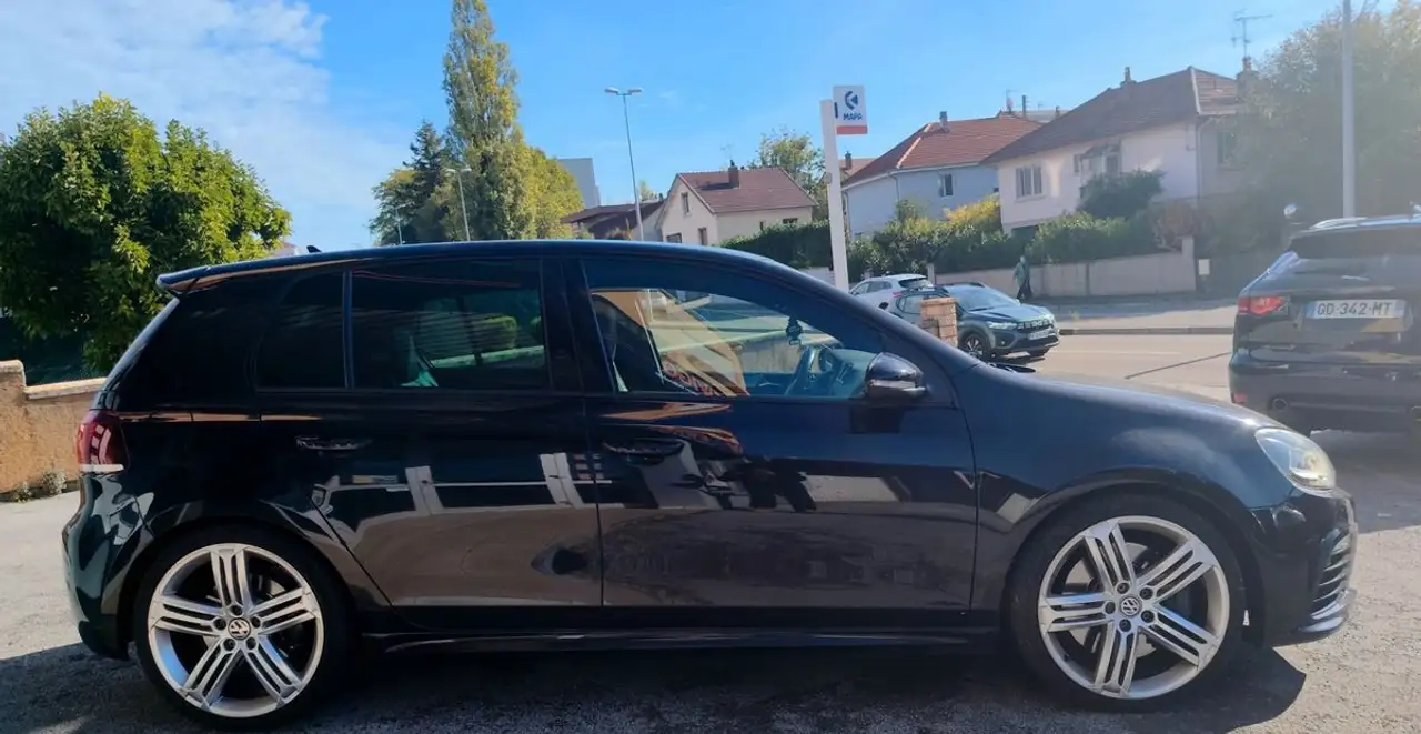 Volkswagen Golf R — photo 22