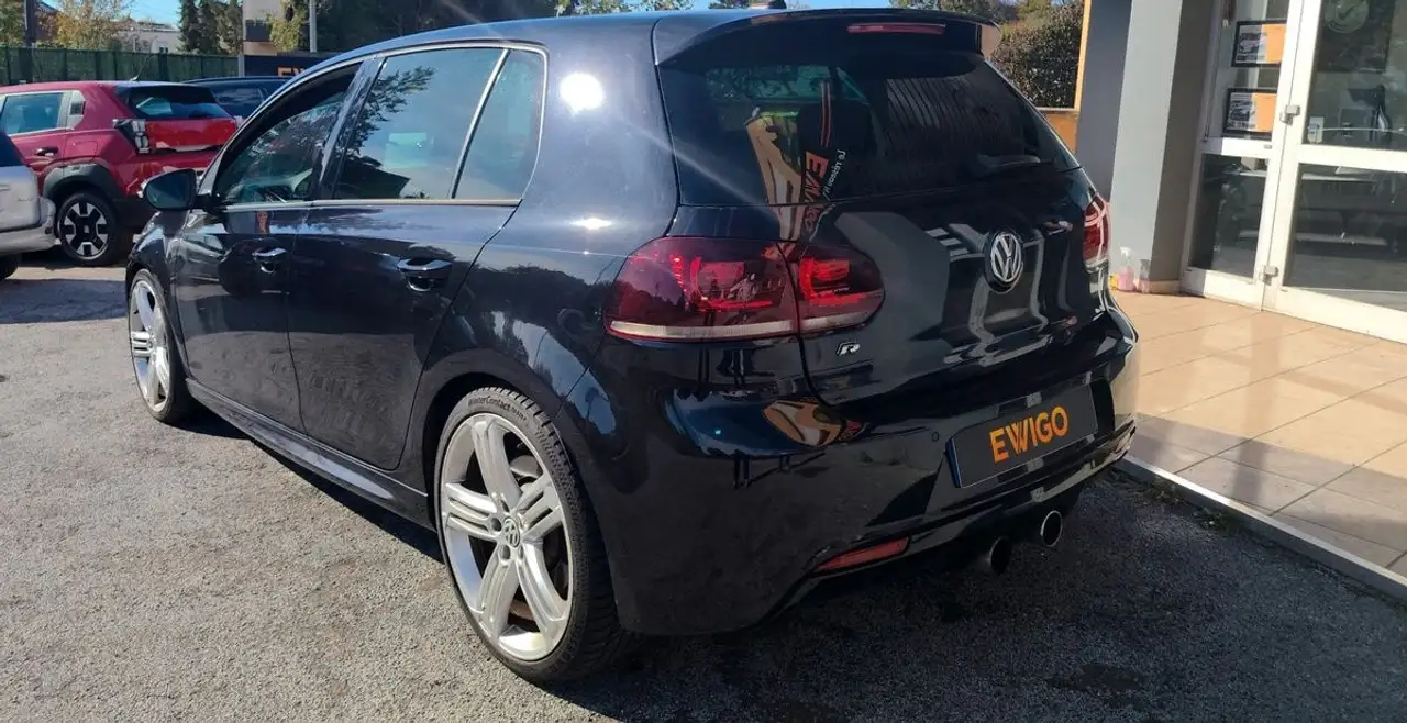 Volkswagen Golf R — photo 12