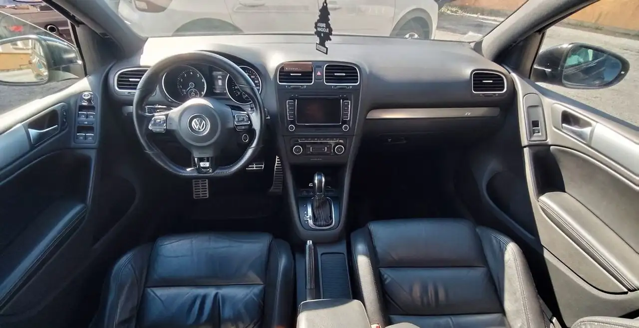Volkswagen Golf R — photo 14
