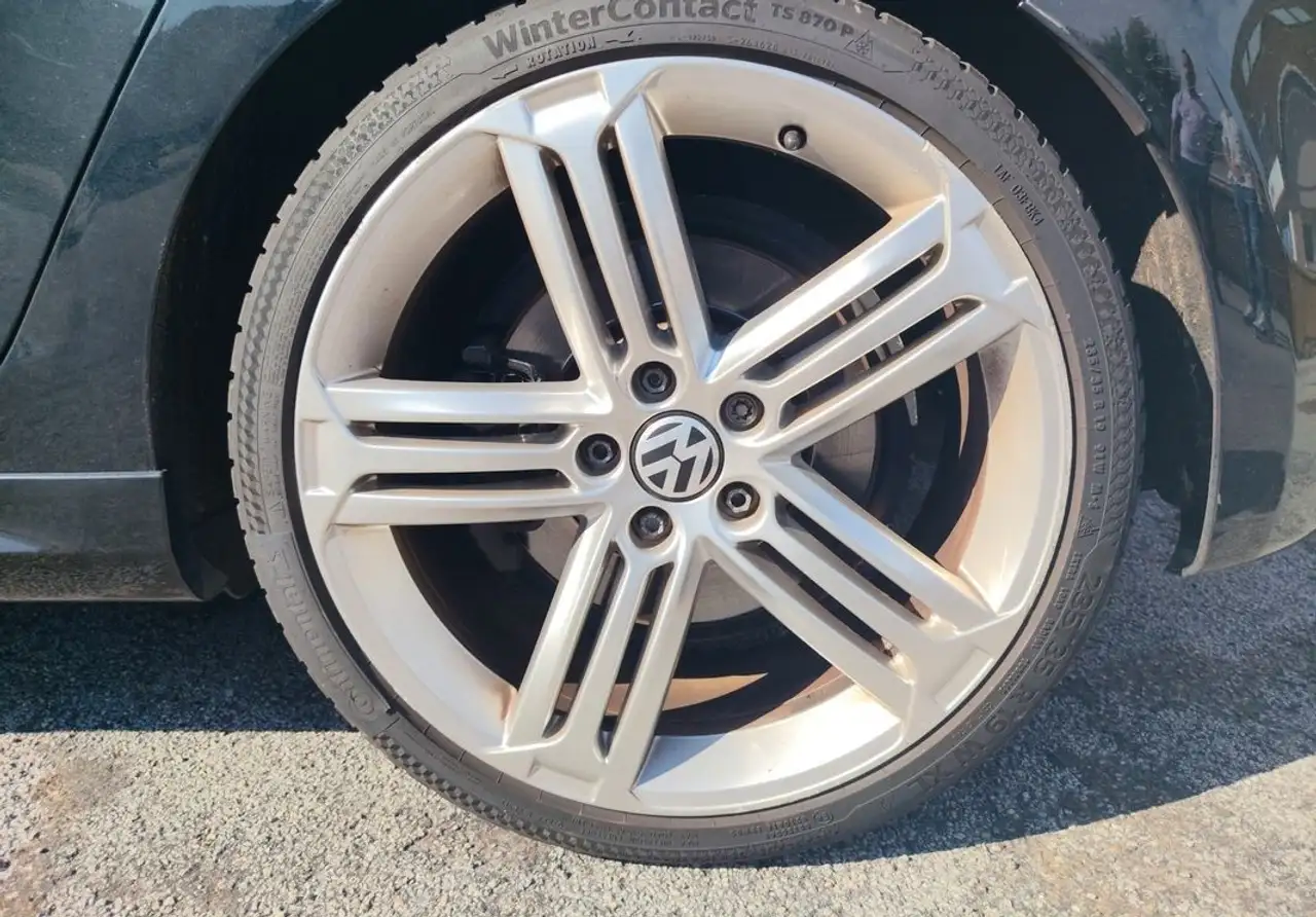 Volkswagen Golf R — photo 10