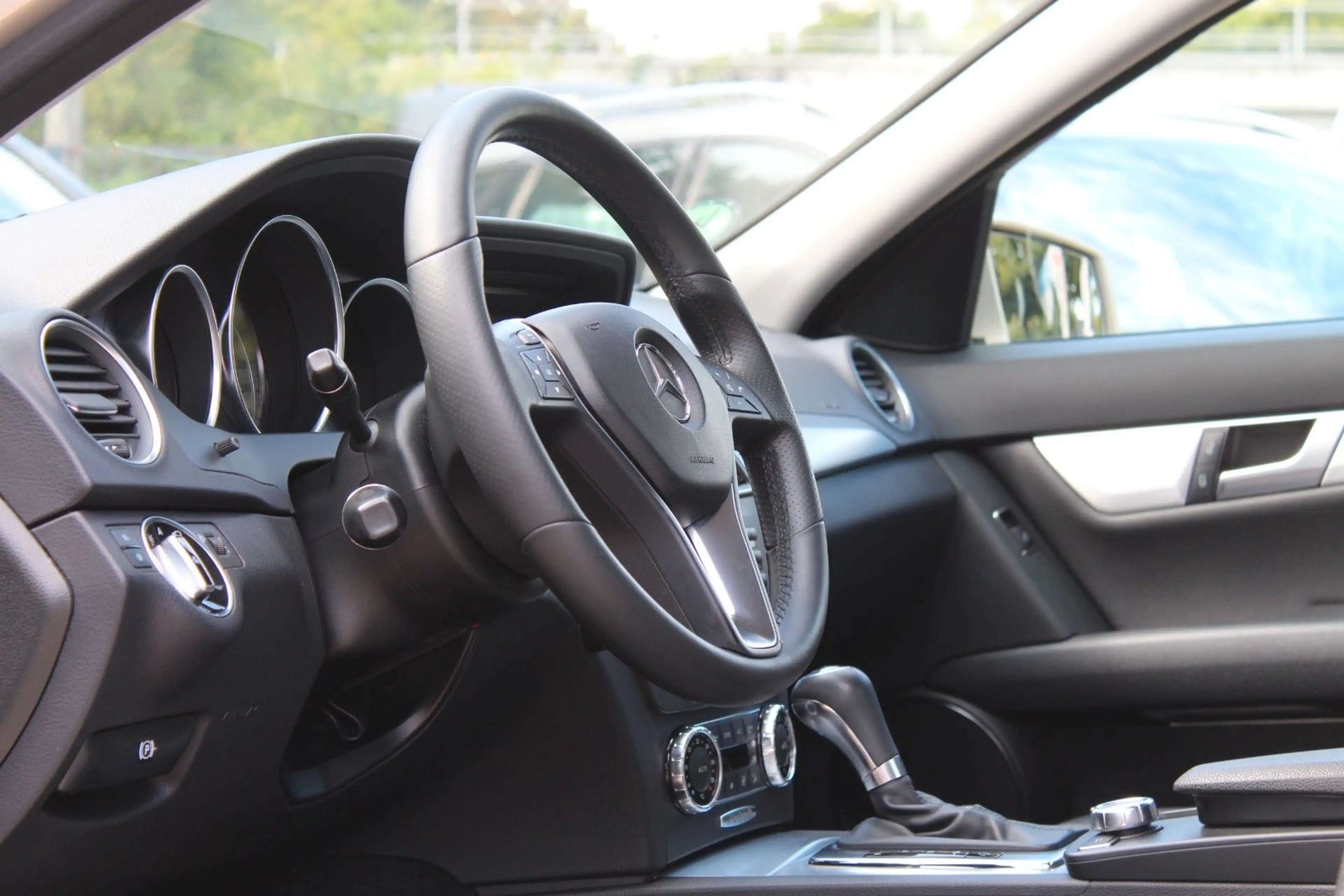 Mercedes-Benz C 200 BlueEF AVANTGARDE 7-G LEDER NAVI PDC KLIMA — photo 17