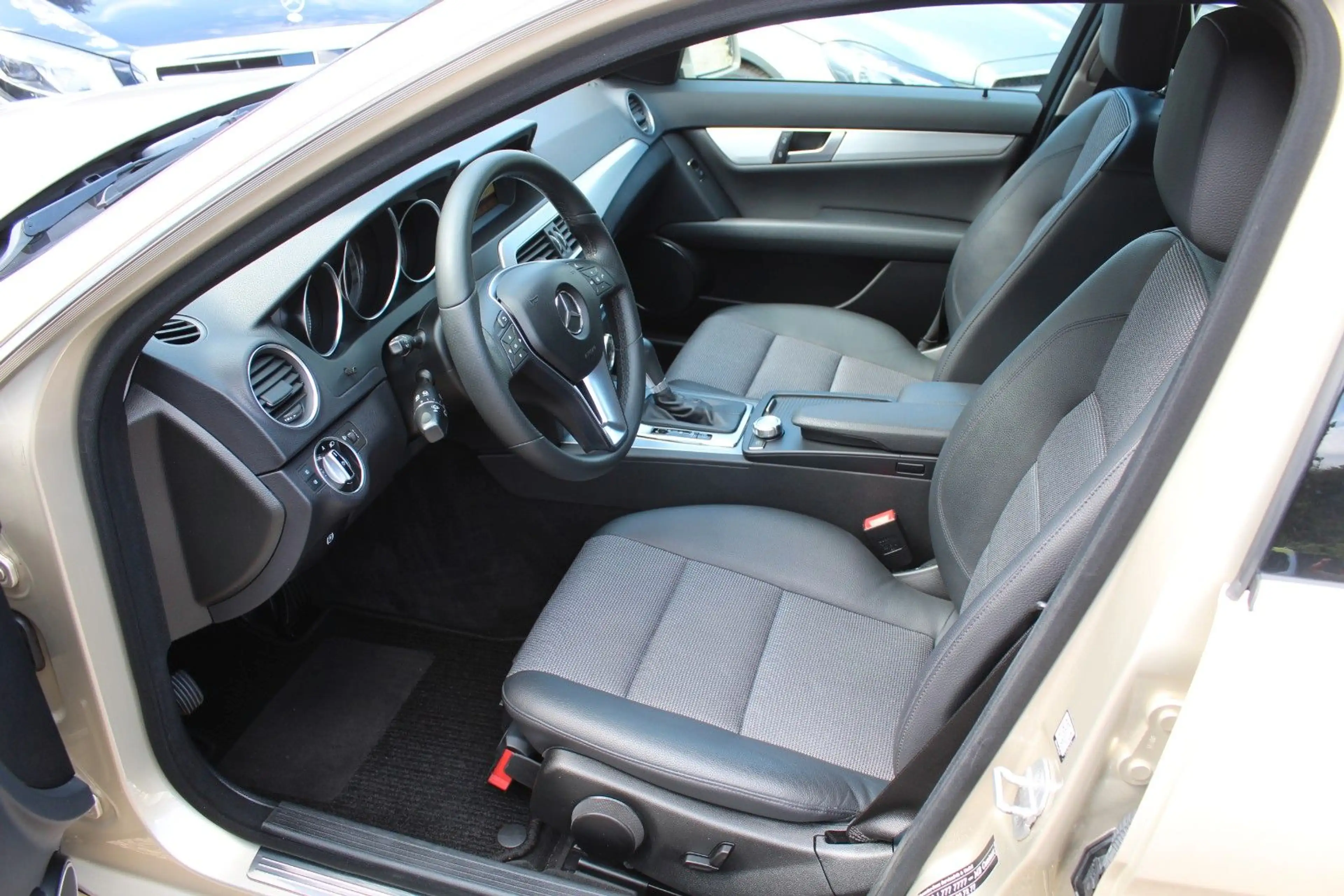 Mercedes-Benz C 200 BlueEF AVANTGARDE 7-G LEDER NAVI PDC KLIMA — photo 13