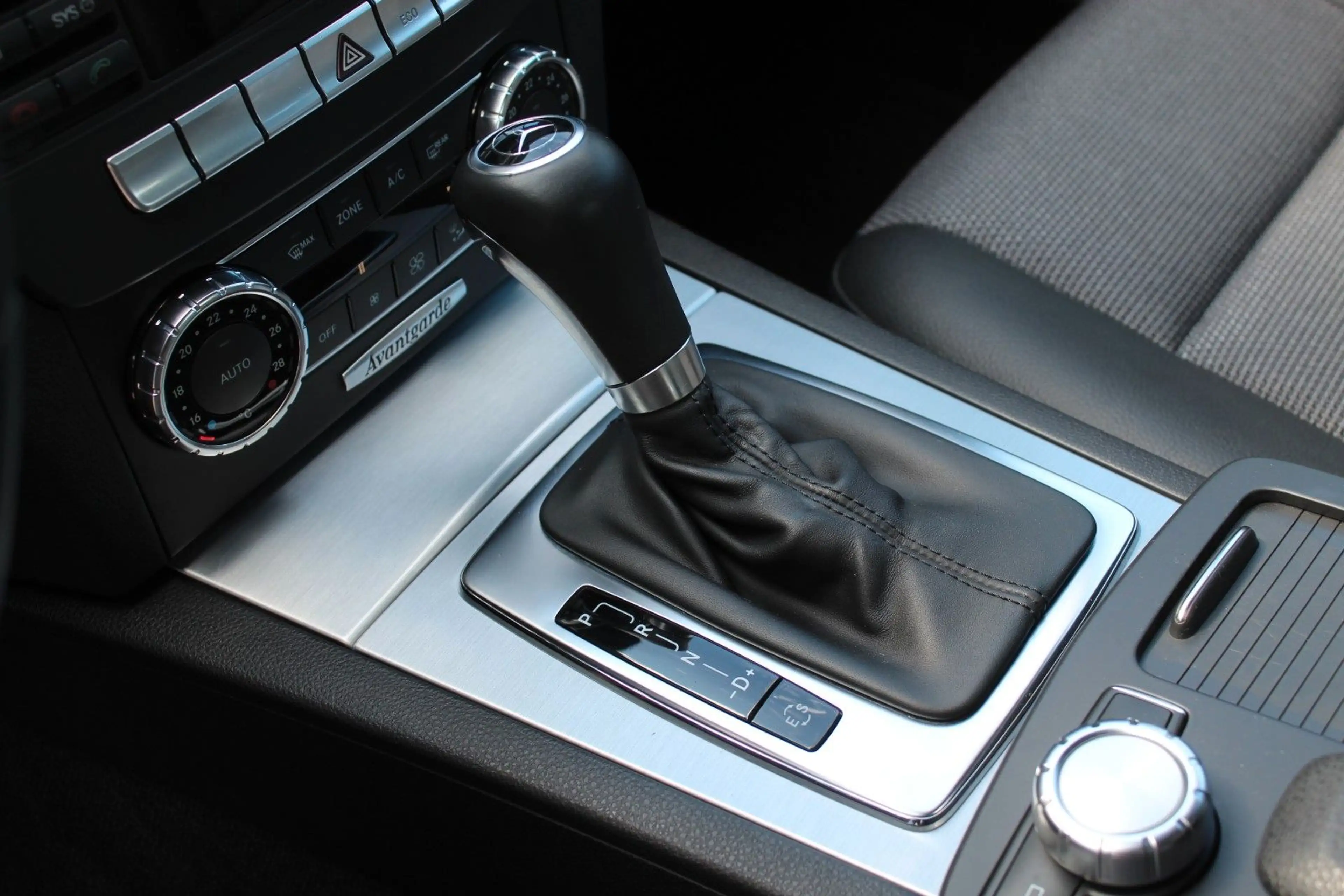 Mercedes-Benz C 200 BlueEF AVANTGARDE 7-G LEDER NAVI PDC KLIMA — photo 24