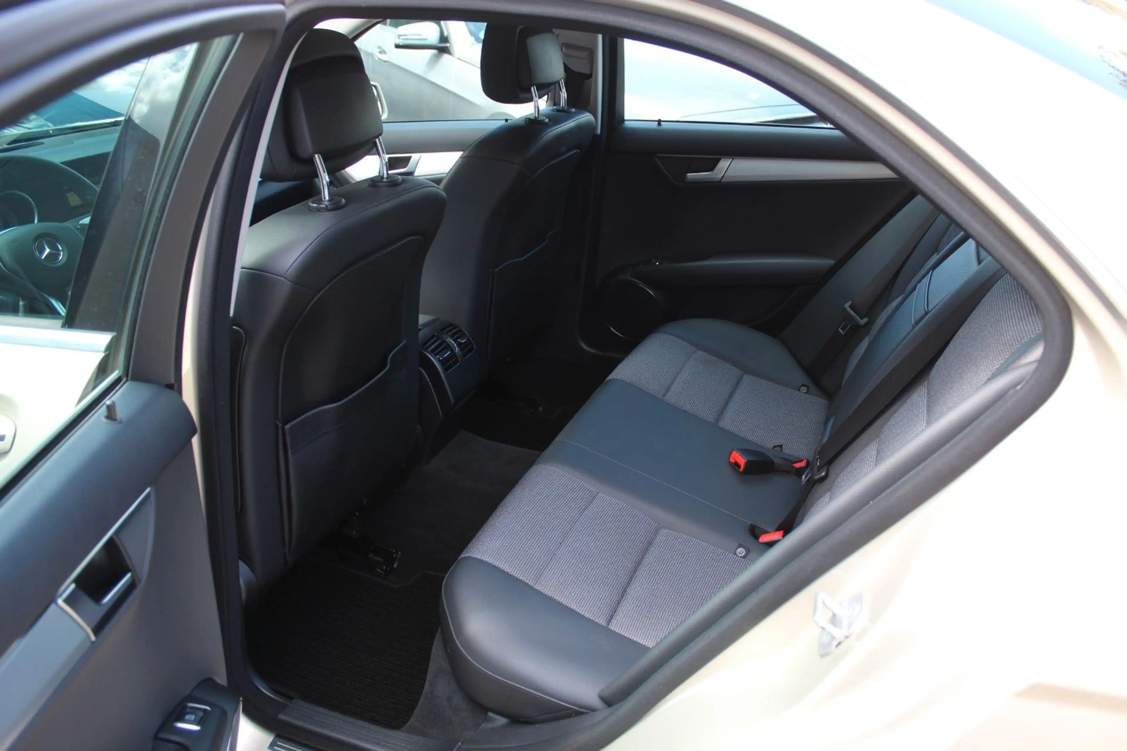 Mercedes-Benz C 200 BlueEF AVANTGARDE 7-G LEDER NAVI PDC KLIMA — photo 14