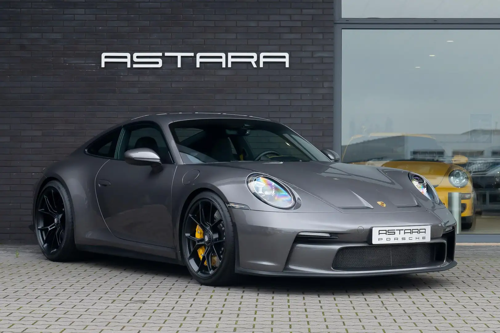 Porsche 992 4.0 GT3 Touring | PCCB | Noselift | handgeschakeld Gris - 1
