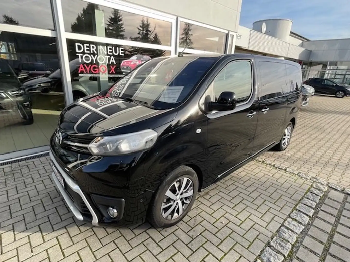 Toyota Proace 2,0-l-D-4D L1 (8-Si.) Autm. Verso Team-D Schwarz - 1