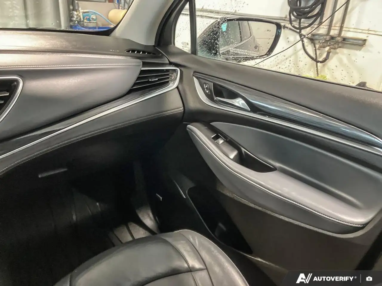 Buick Enclave снимка Buick Enclave