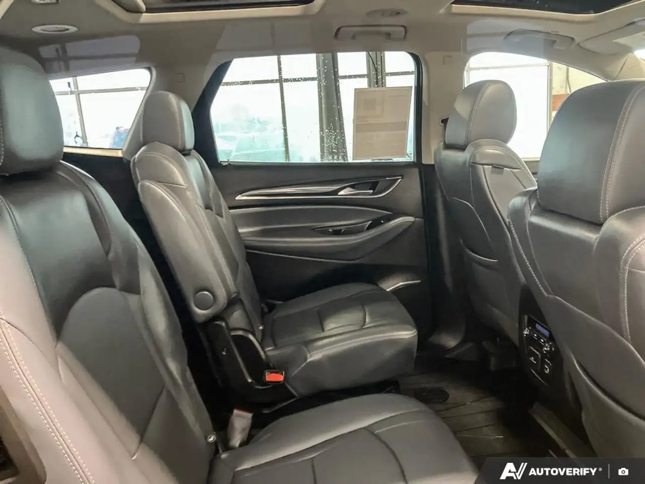 Buick Enclave снимка Buick Enclave