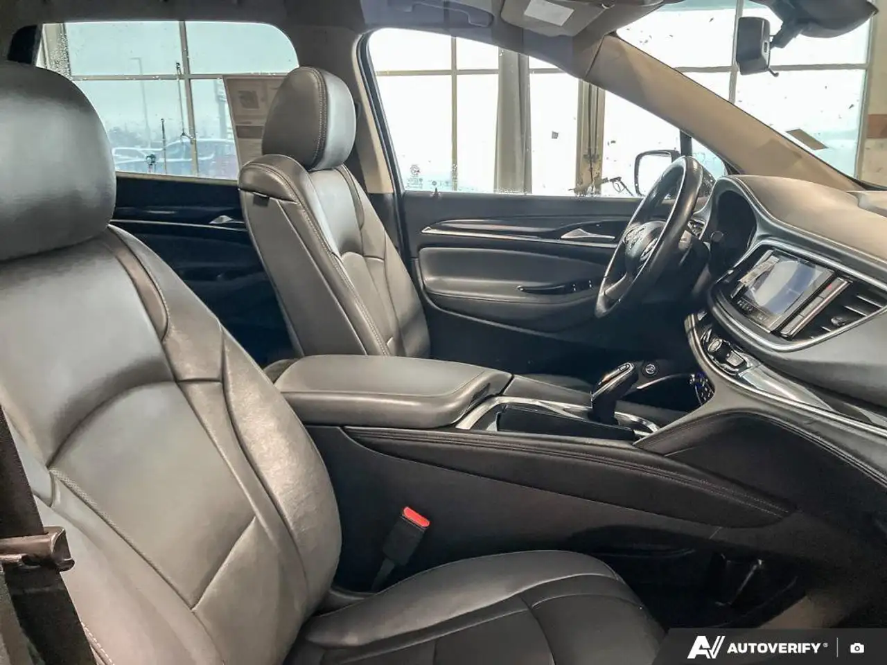 Buick Enclave снимка Buick Enclave