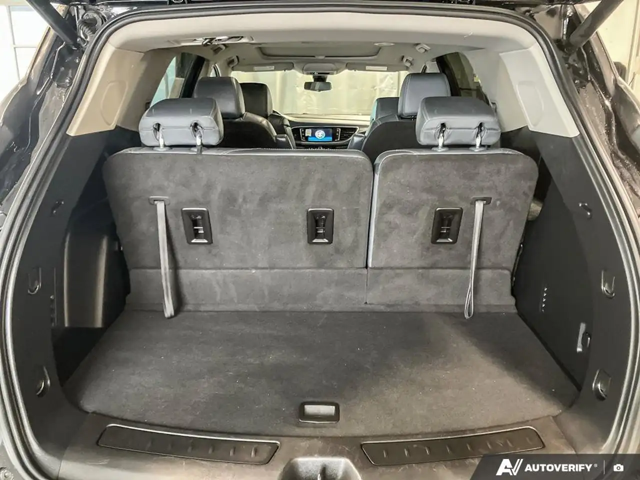 Buick Enclave снимка Buick Enclave