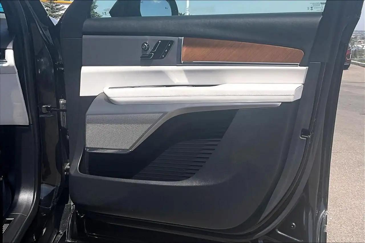 Cadillac Vistiq снимка Cadillac Vistiq